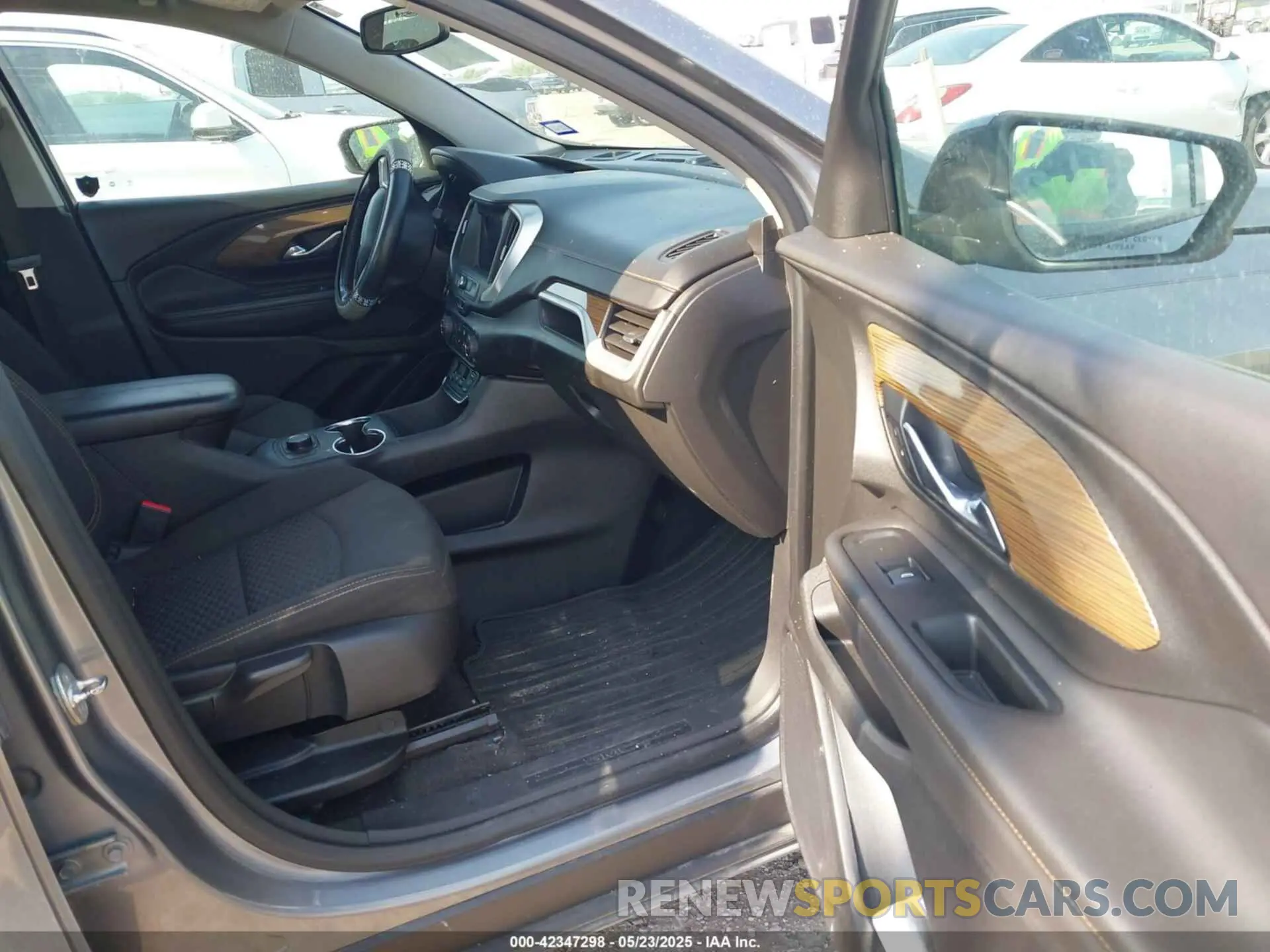 5 fotografías del automóvil dañado 3GKALMEV9LL111648 GMC TERRAIN 2020