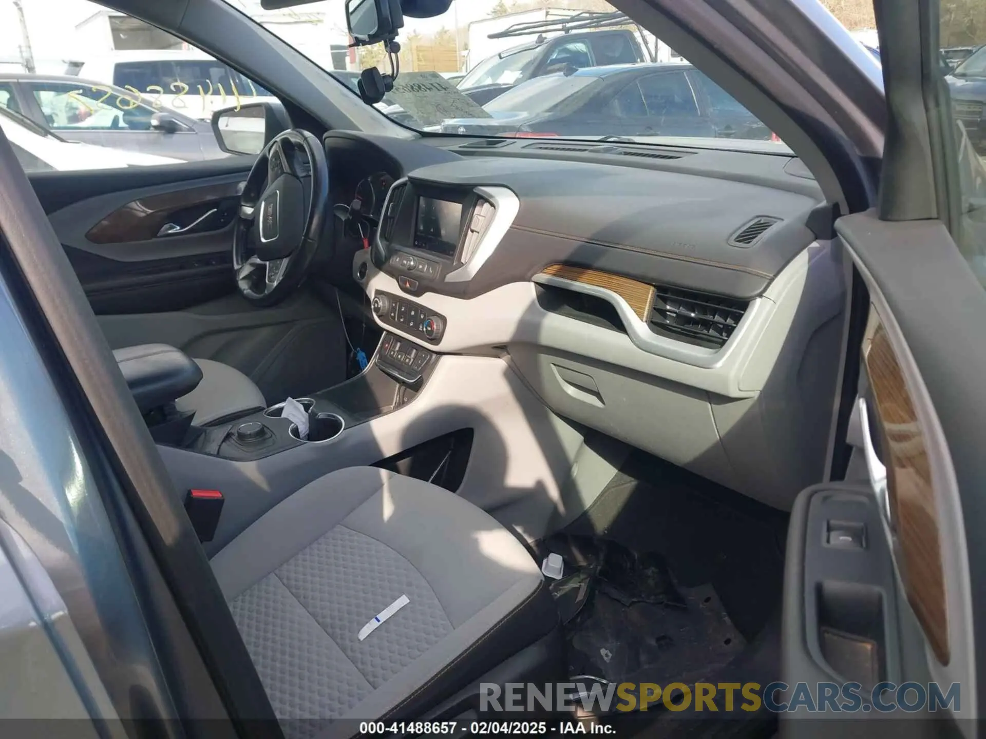 5 fotografías del automóvil dañado 3GKALMEV9LL235712 GMC TERRAIN 2020