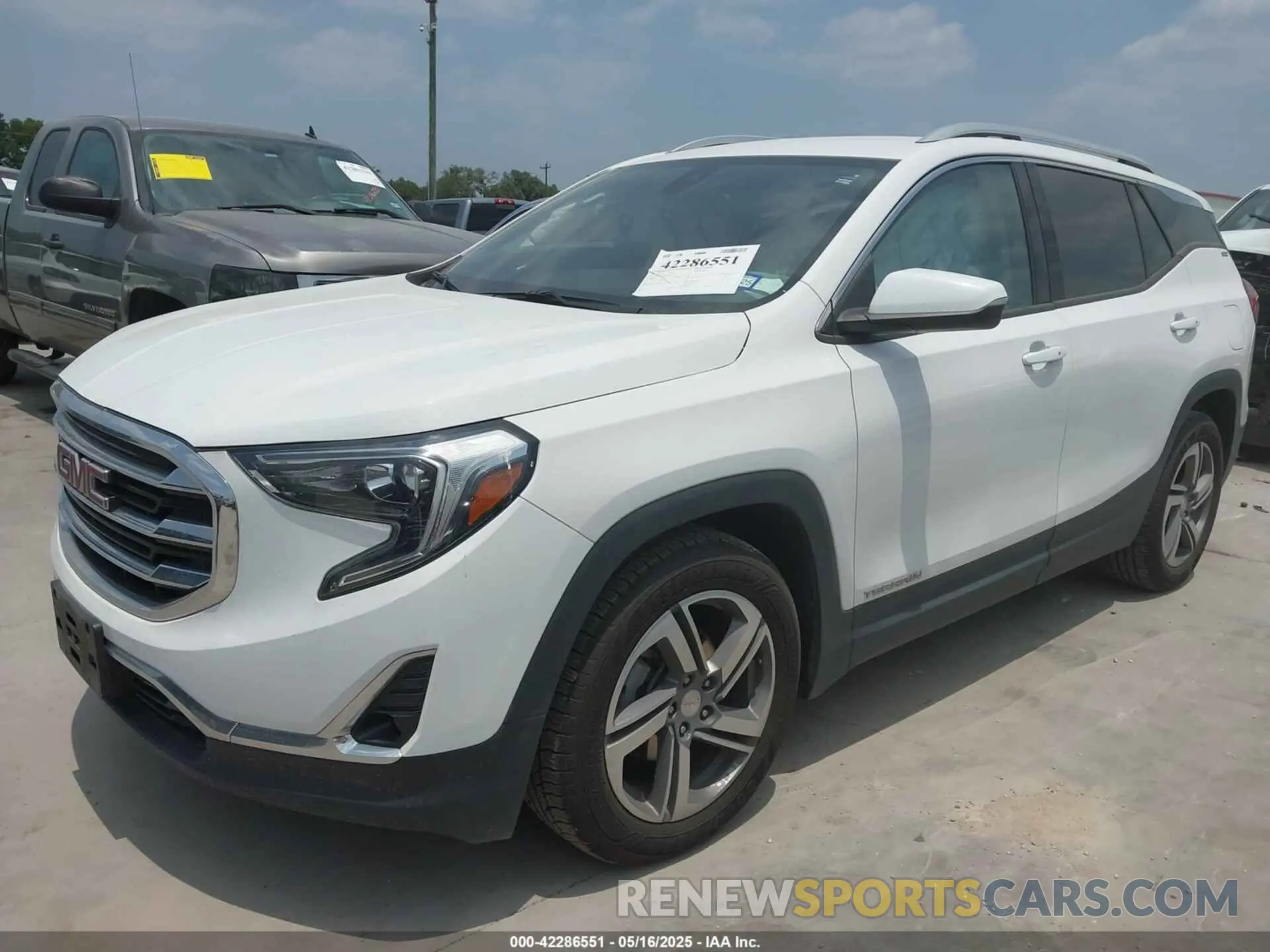 2 fotografías del automóvil dañado 3GKALPEV0LL122104 GMC TERRAIN 2020