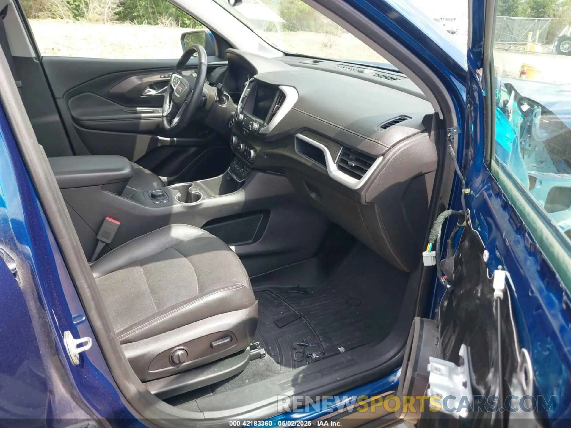 5 fotografías del automóvil dañado 3GKALVEV5LL135015 GMC TERRAIN 2020