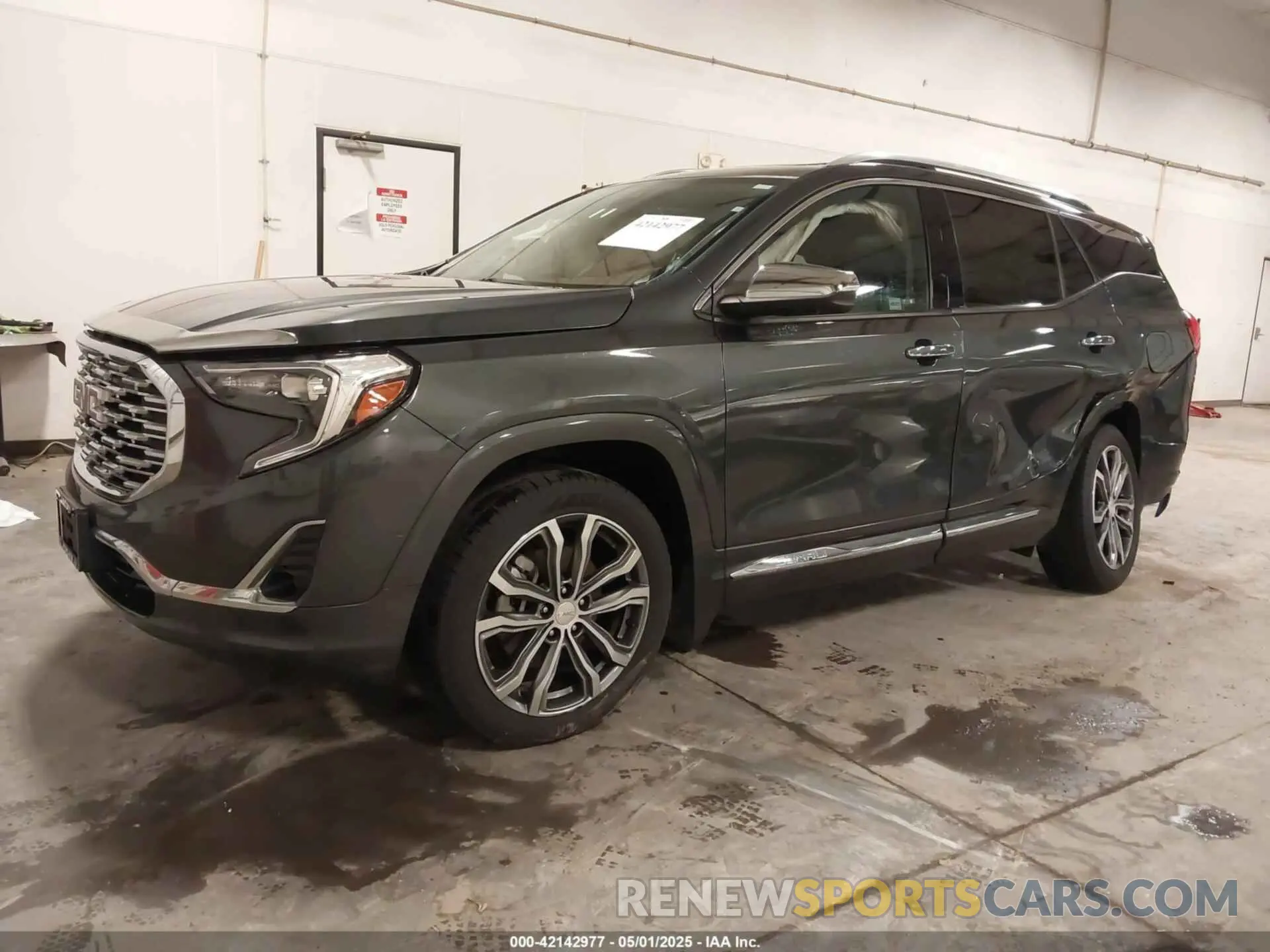 2 fotografías del automóvil dañado 3GKALXEX6LL182552 GMC TERRAIN 2020