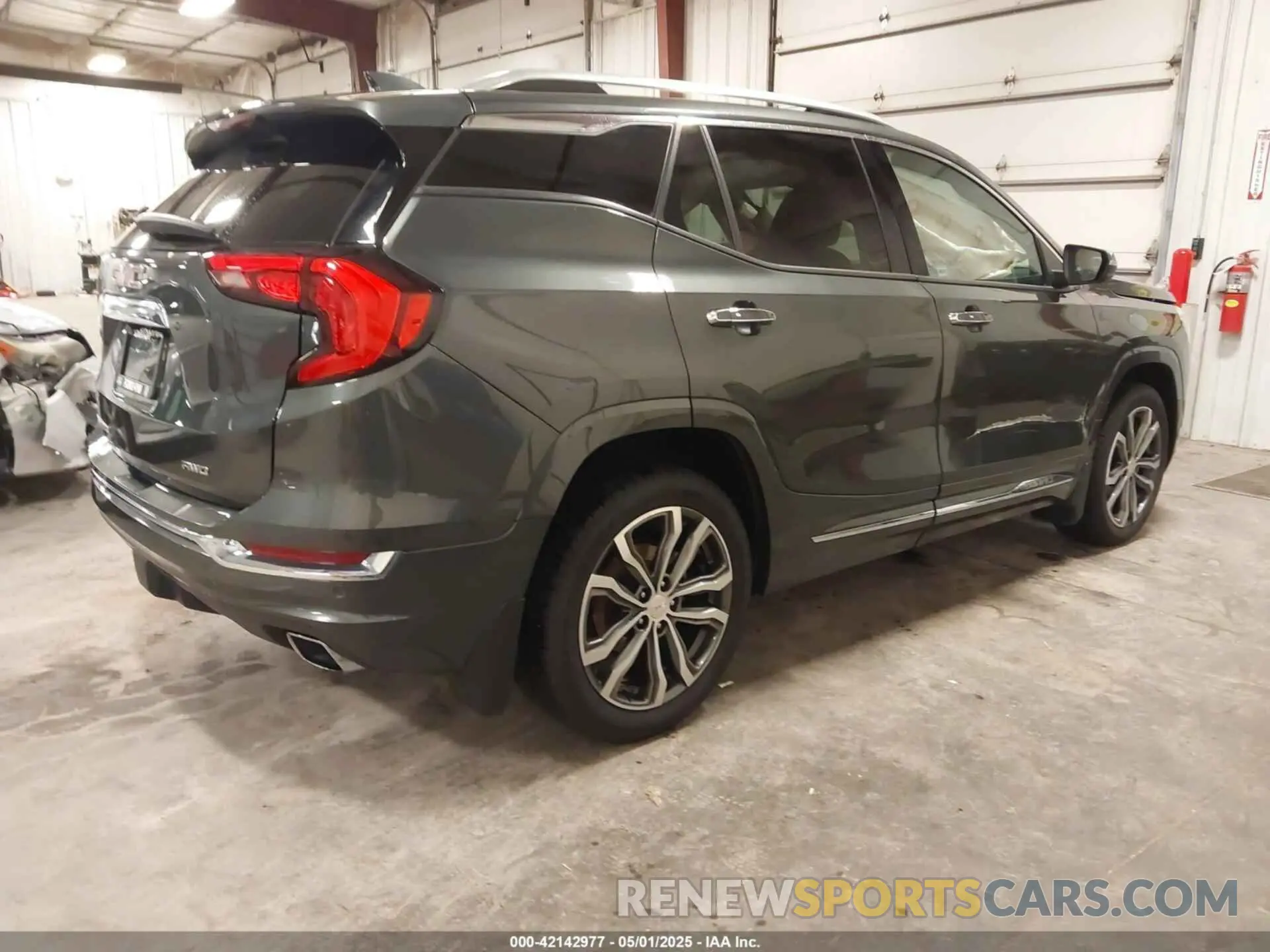 4 fotografías del automóvil dañado 3GKALXEX6LL182552 GMC TERRAIN 2020