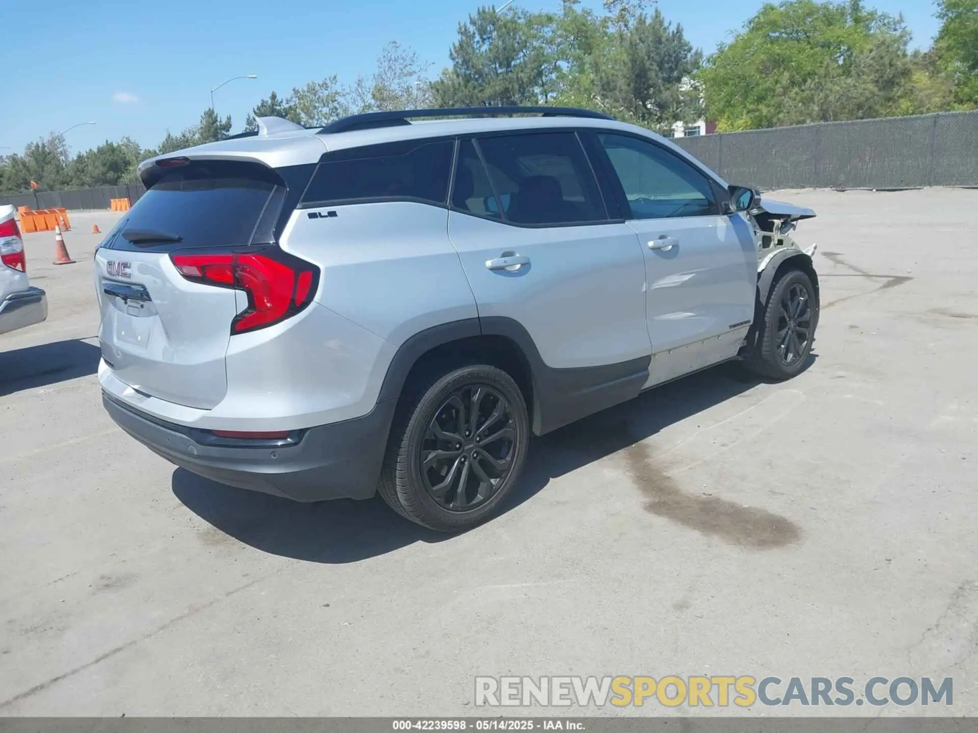 4 fotografías del automóvil dañado 3GKALMEV6ML342606 GMC TERRAIN 2021