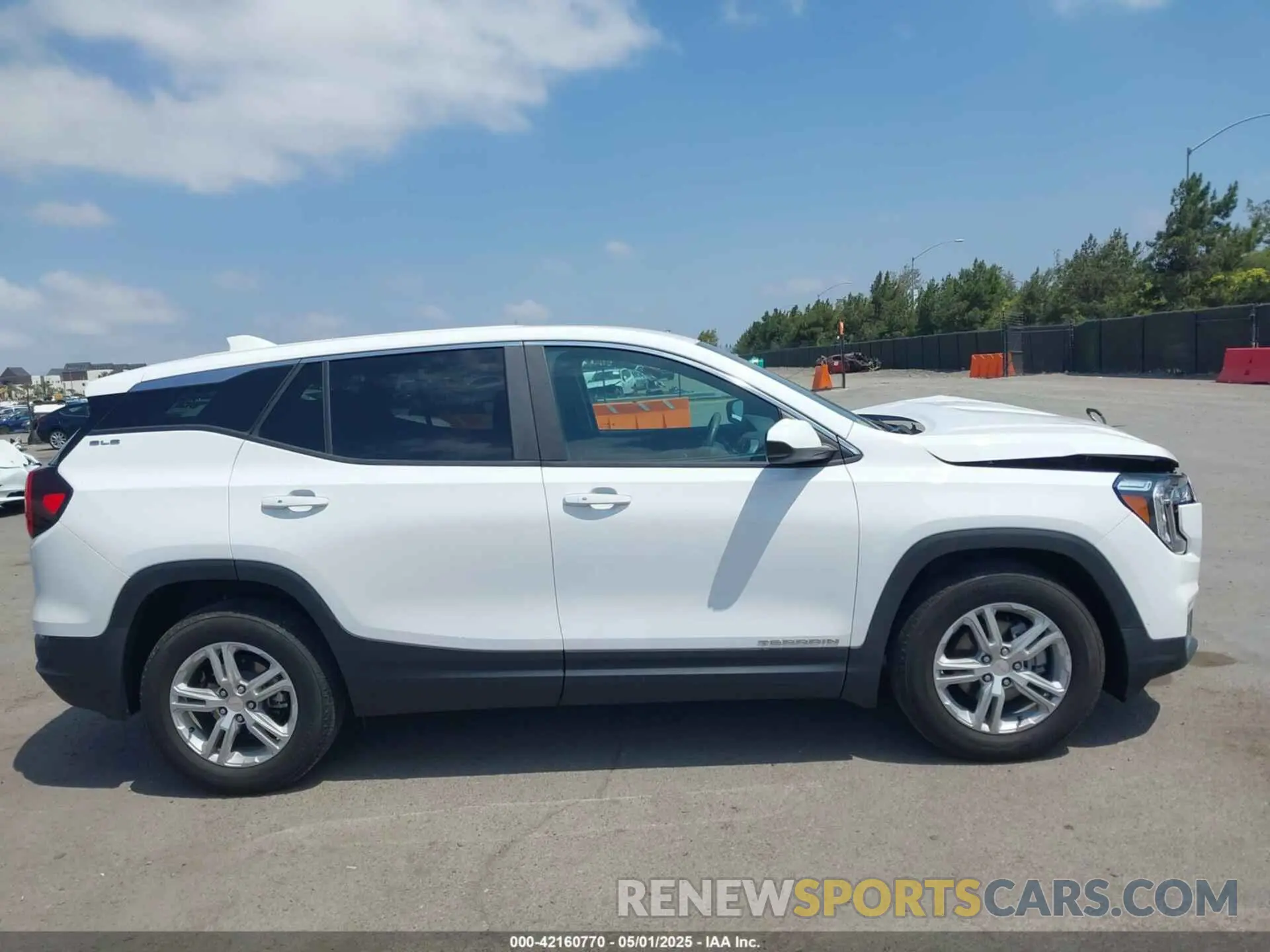 13 fotografías del automóvil dañado 3GKALMEV3NL228452 GMC TERRAIN 2022