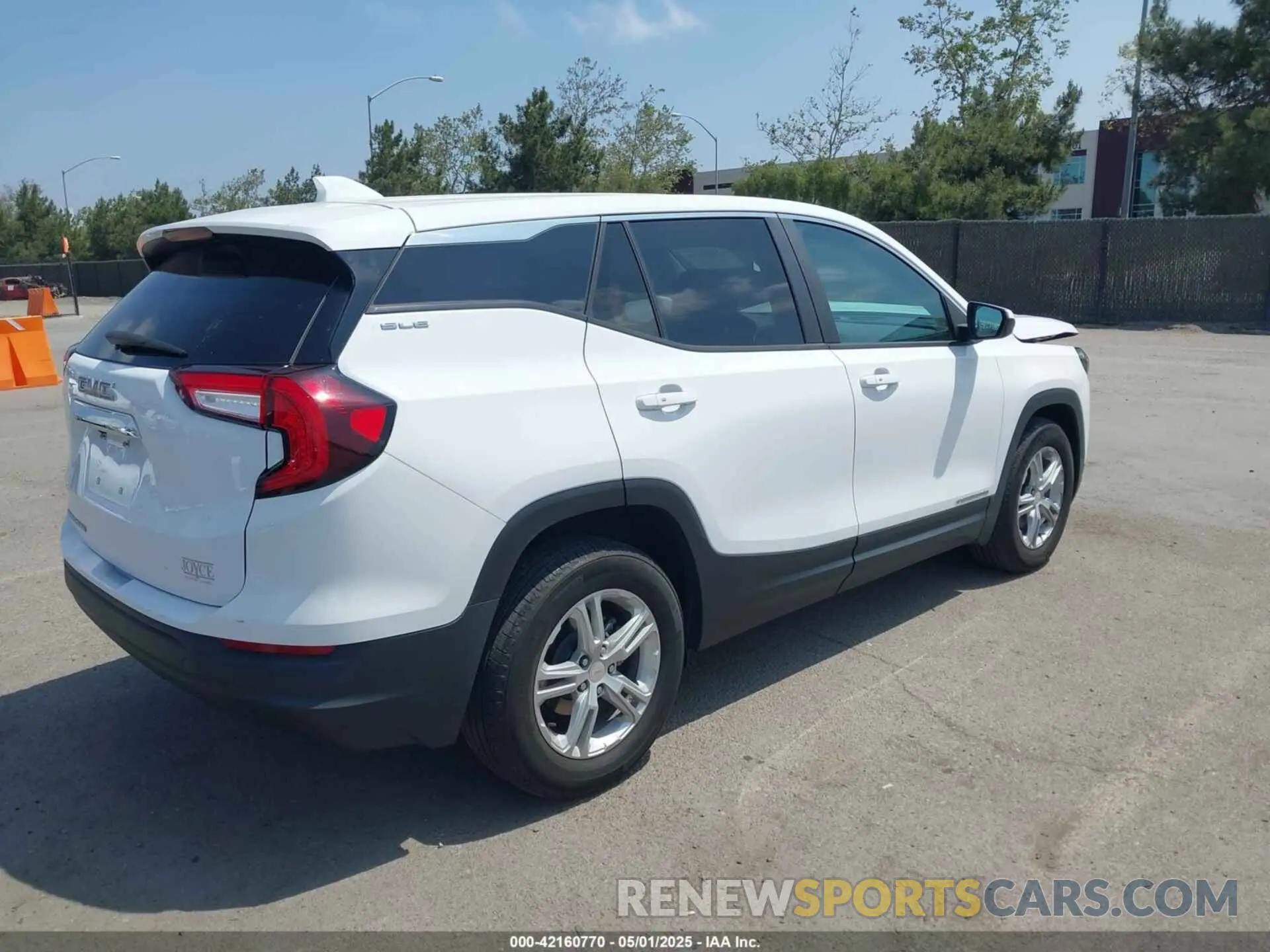 4 fotografías del automóvil dañado 3GKALMEV3NL228452 GMC TERRAIN 2022