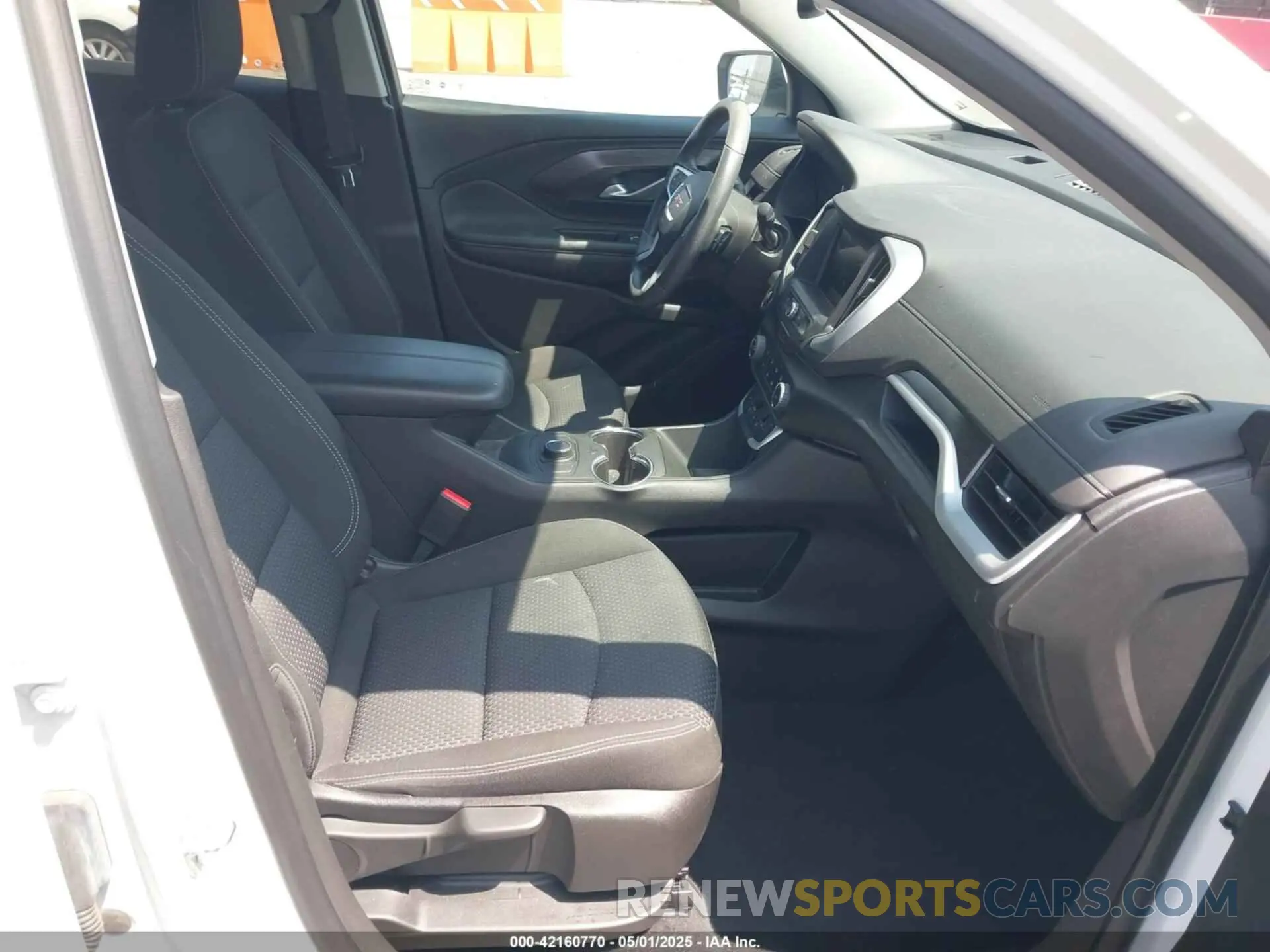5 fotografías del automóvil dañado 3GKALMEV3NL228452 GMC TERRAIN 2022