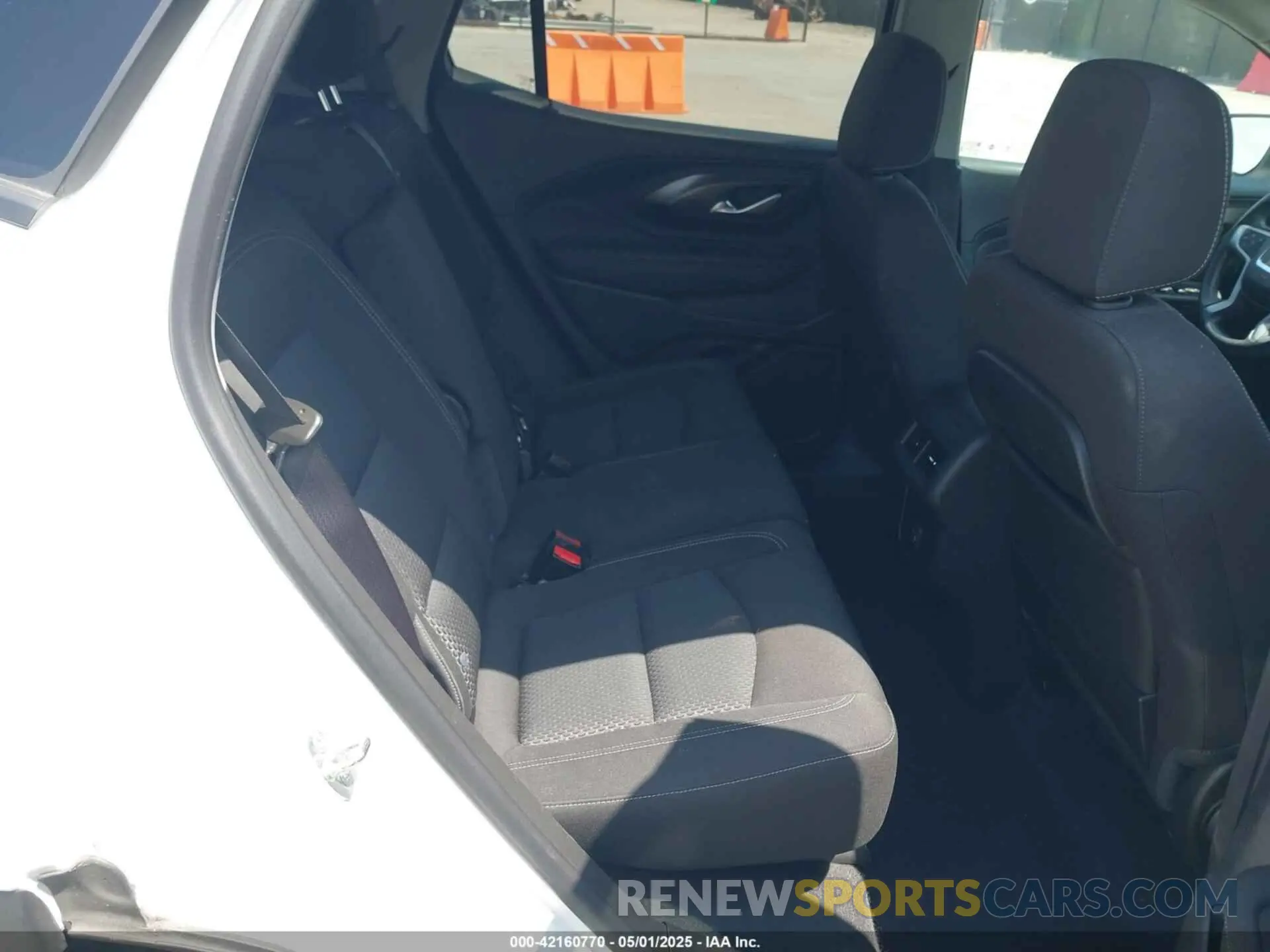 8 fotografías del automóvil dañado 3GKALMEV3NL228452 GMC TERRAIN 2022