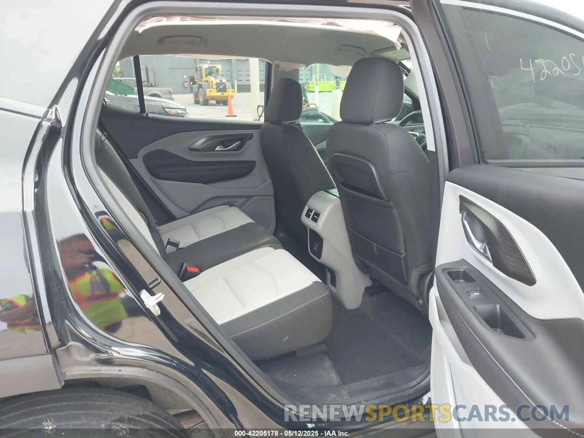 8 fotografías del automóvil dañado 3GKALMEV4NL274386 GMC TERRAIN 2022