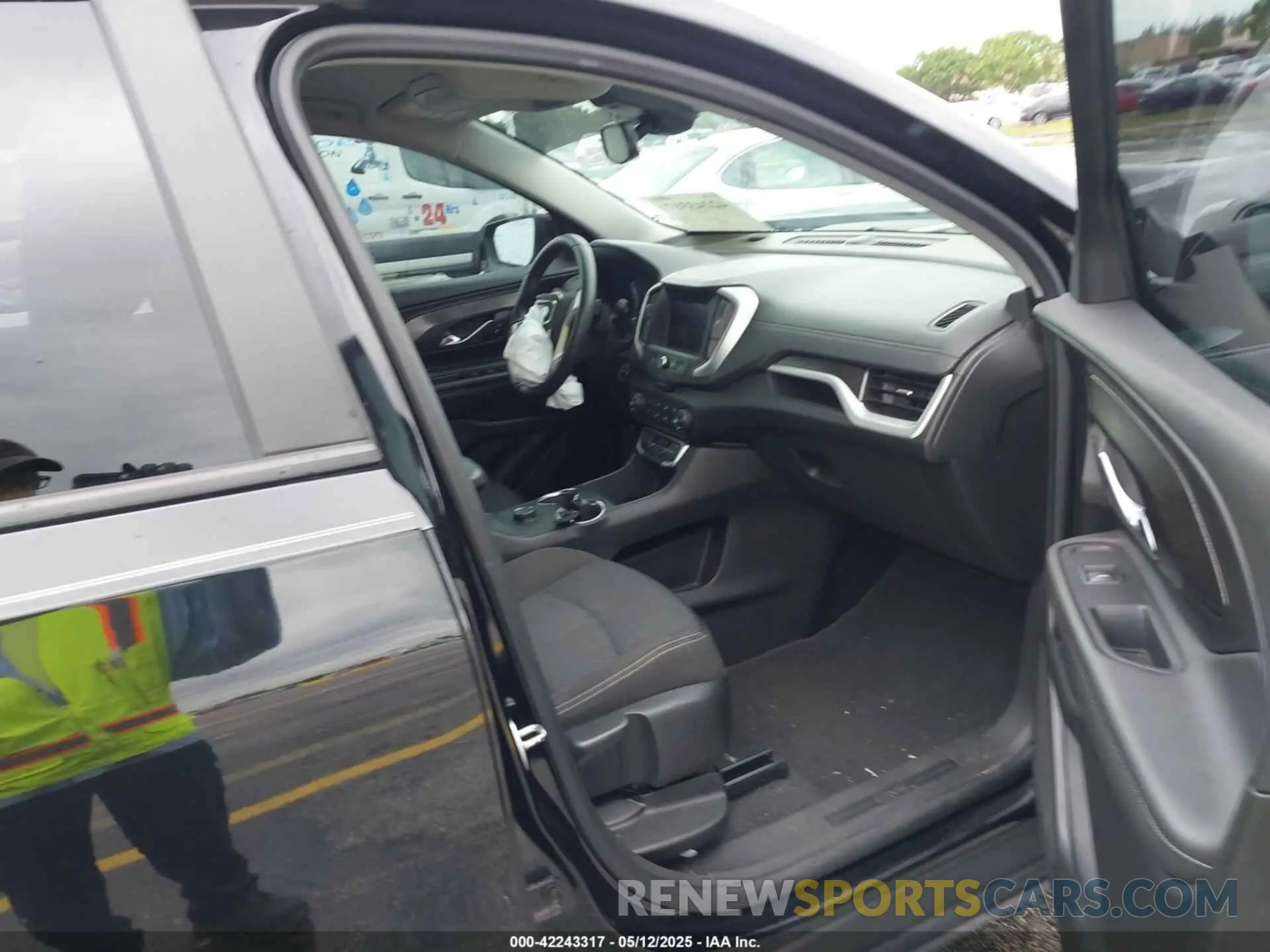 5 fotografías del automóvil dañado 3GKALMEV5NL174474 GMC TERRAIN 2022