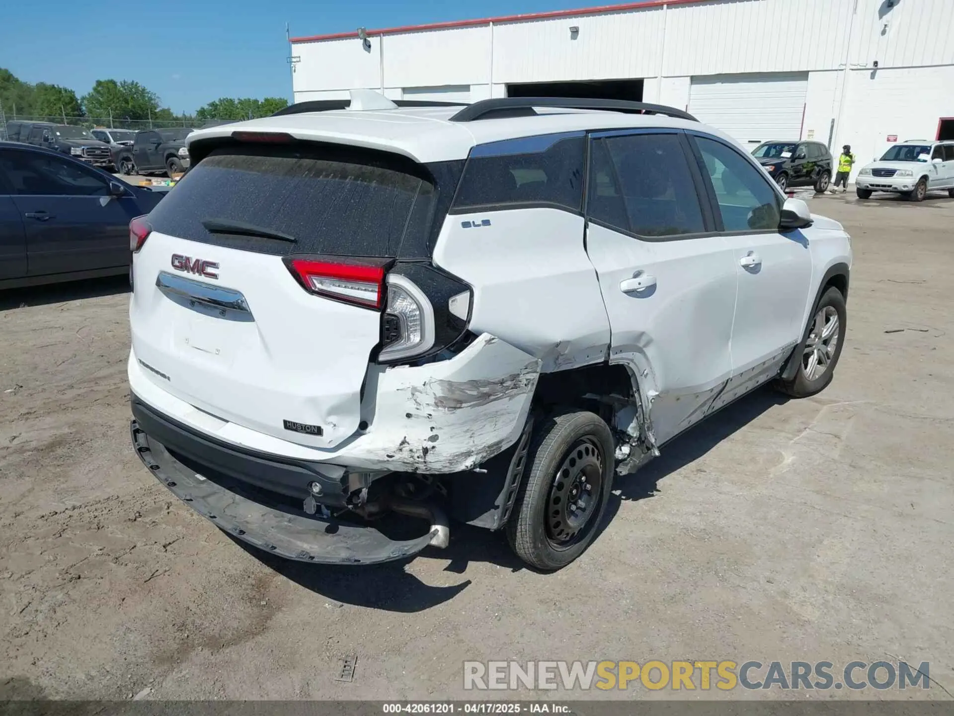 4 fotografías del automóvil dañado 3GKALMEV6NL310501 GMC TERRAIN 2022