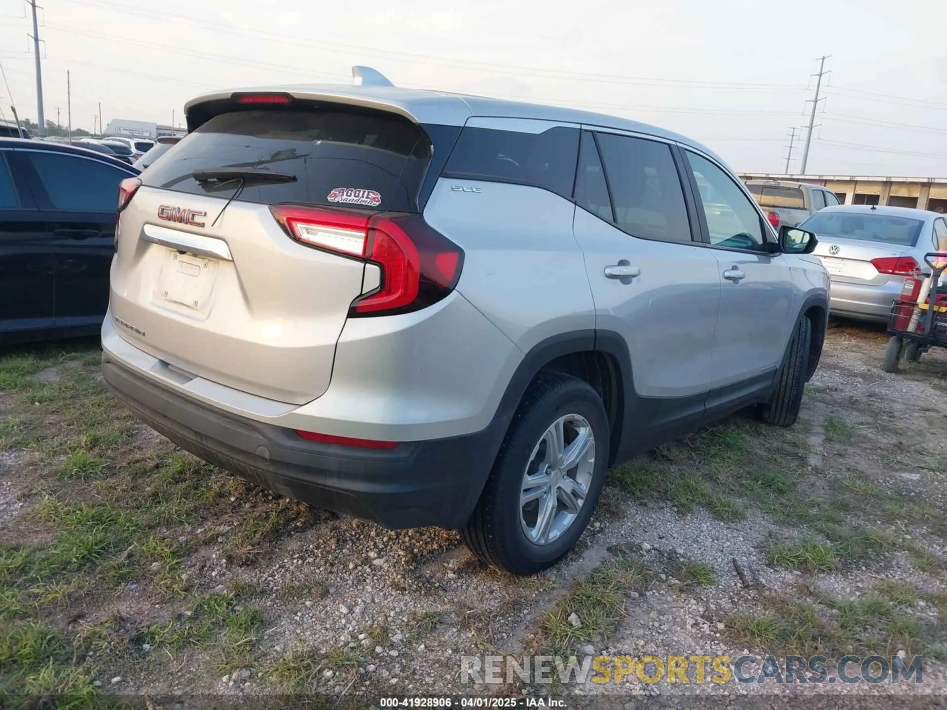 4 fotografías del automóvil dañado 3GKALMEV8NL114396 GMC TERRAIN 2022