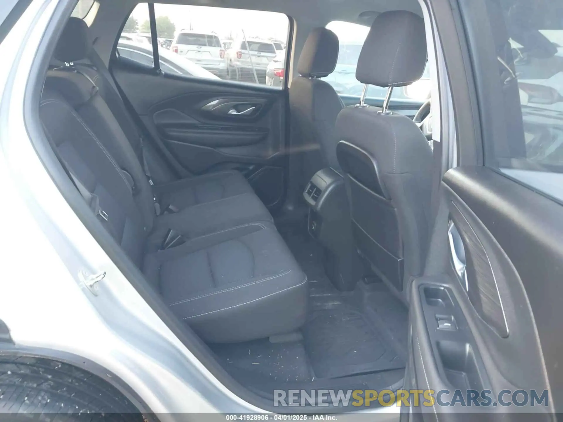 8 fotografías del automóvil dañado 3GKALMEV8NL114396 GMC TERRAIN 2022