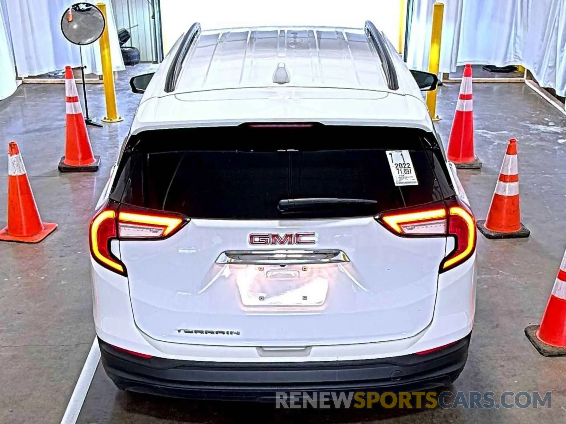 25 fotografías del automóvil dañado 3GKALMEV9NL212210 GMC TERRAIN 2022