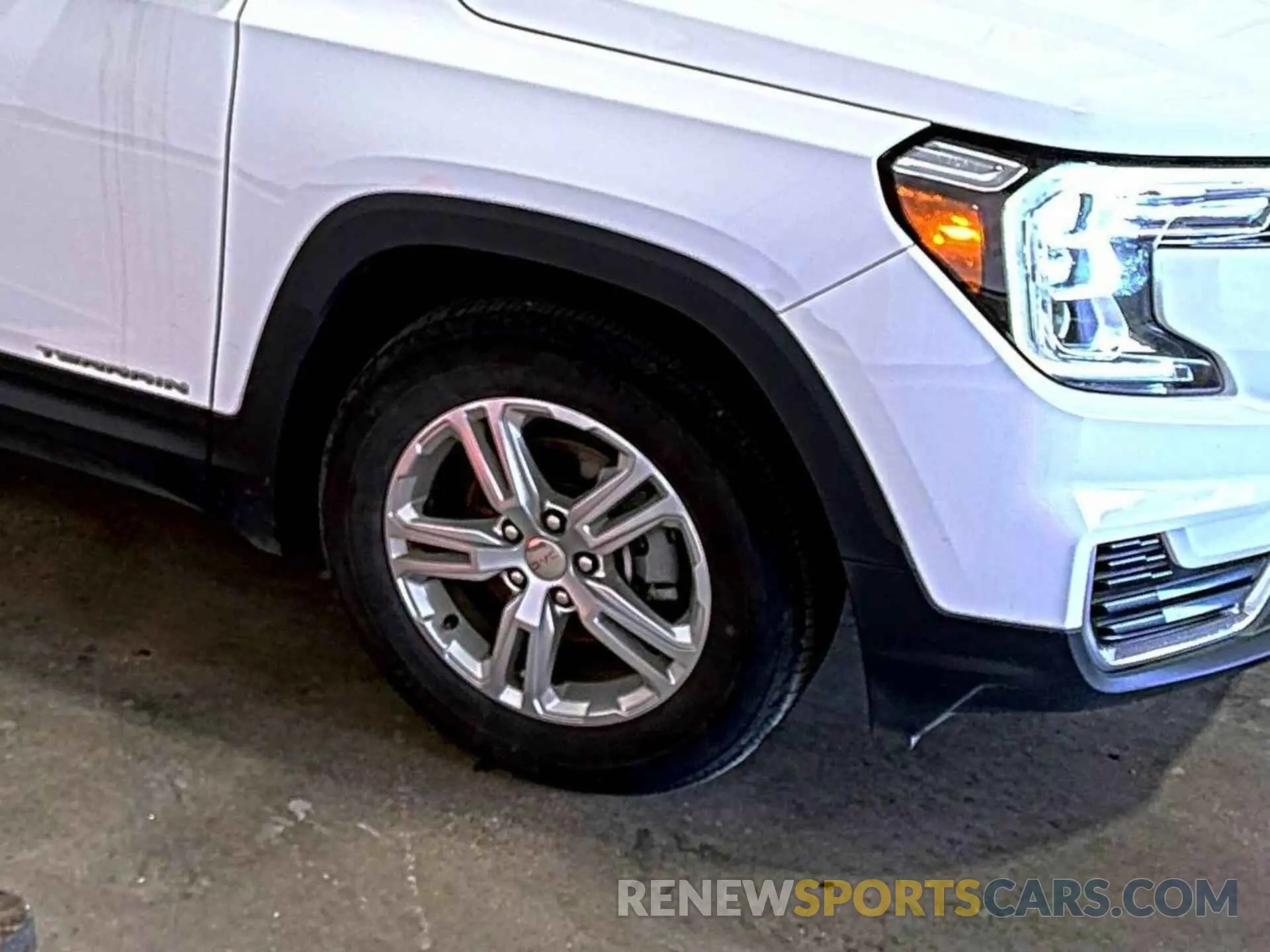 32 fotografías del automóvil dañado 3GKALMEV9NL212210 GMC TERRAIN 2022