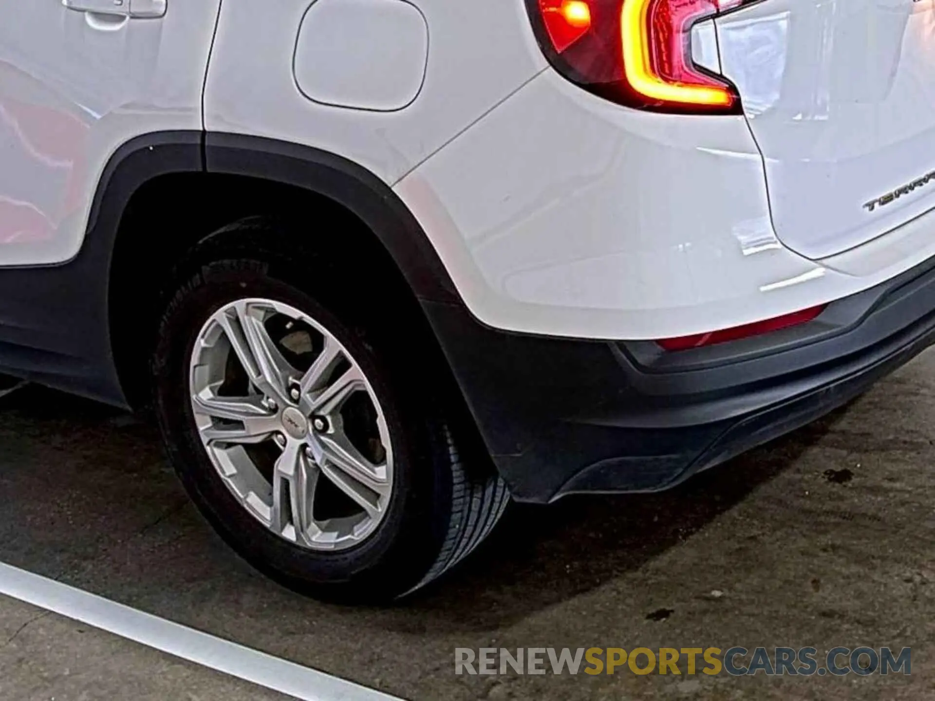 35 fotografías del automóvil dañado 3GKALMEV9NL212210 GMC TERRAIN 2022