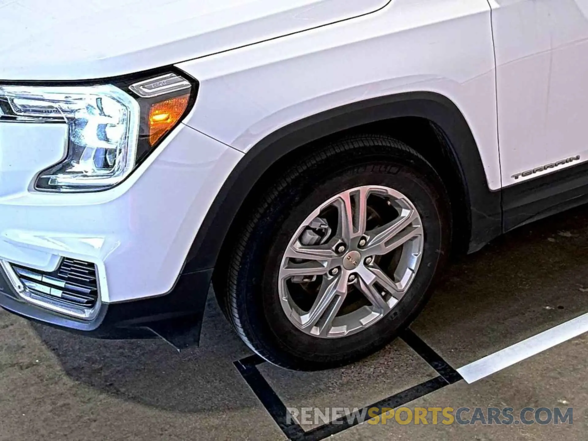 5 fotografías del automóvil dañado 3GKALMEV9NL212210 GMC TERRAIN 2022