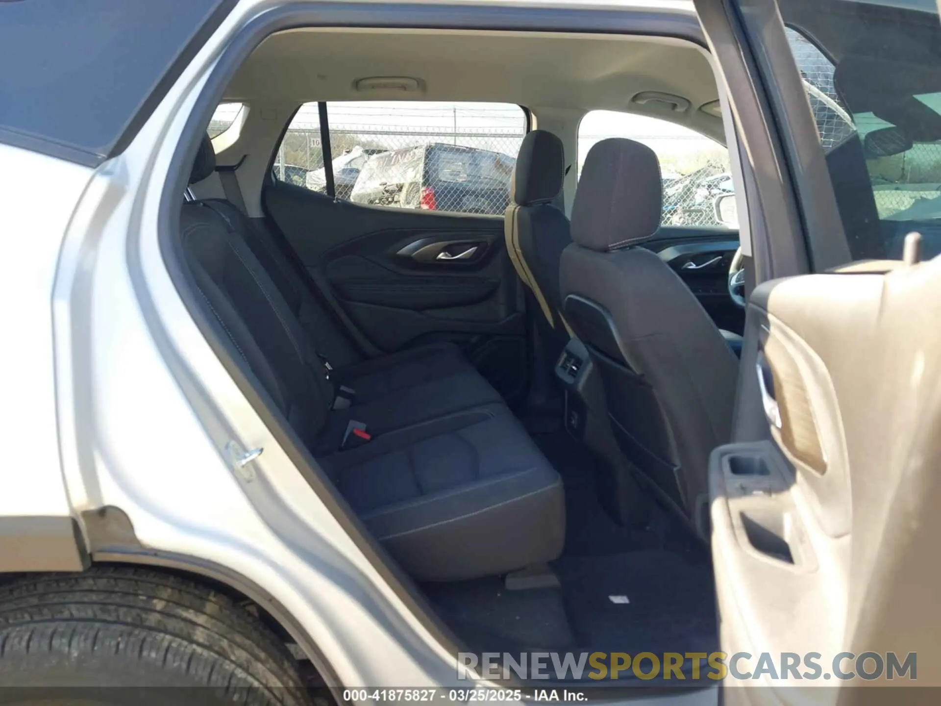 8 fotografías del automóvil dañado 3GKALMEV9NL257678 GMC TERRAIN 2022