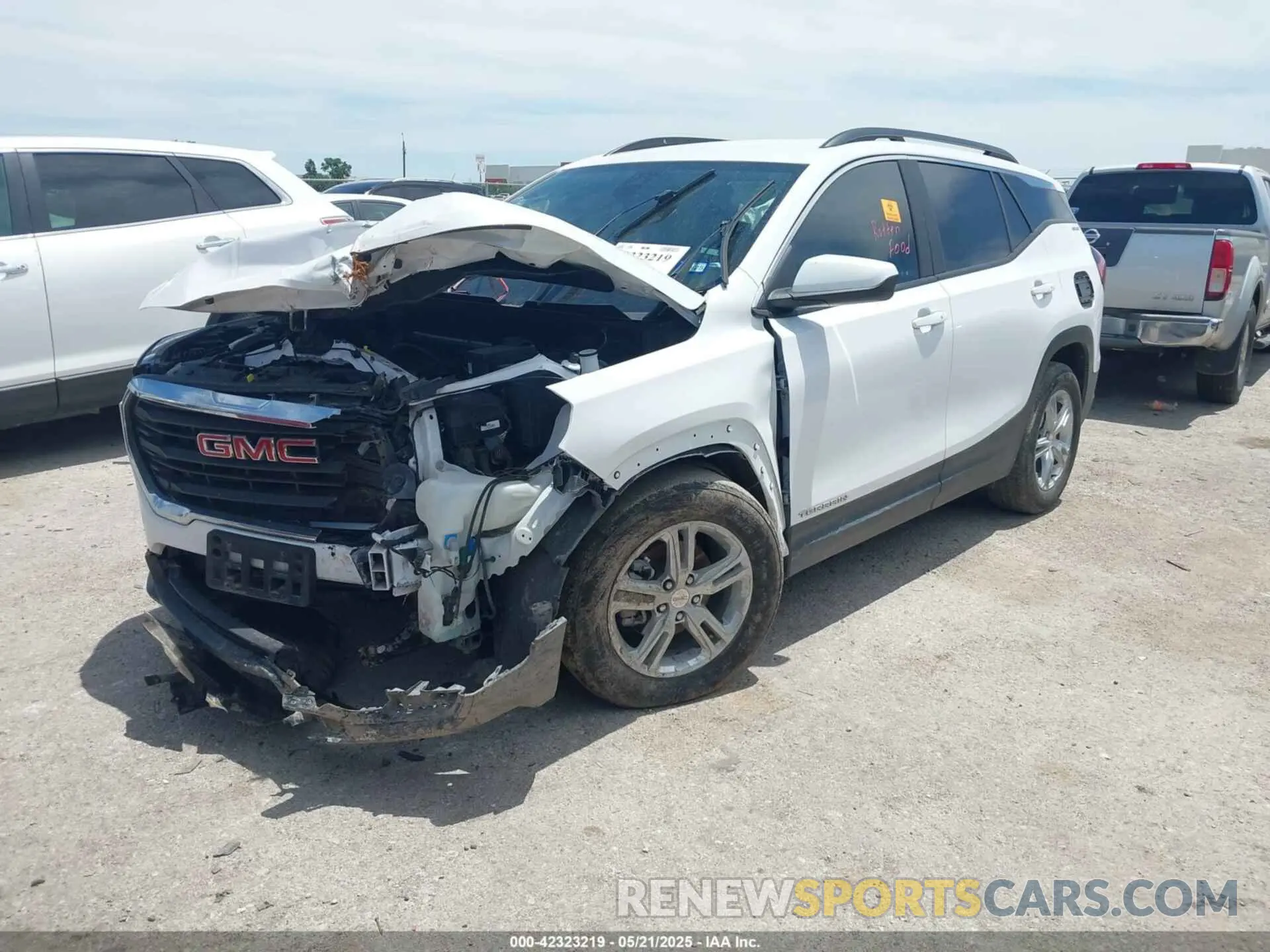 2 fotografías del automóvil dañado 3GKALMEVXNL252859 GMC TERRAIN 2022