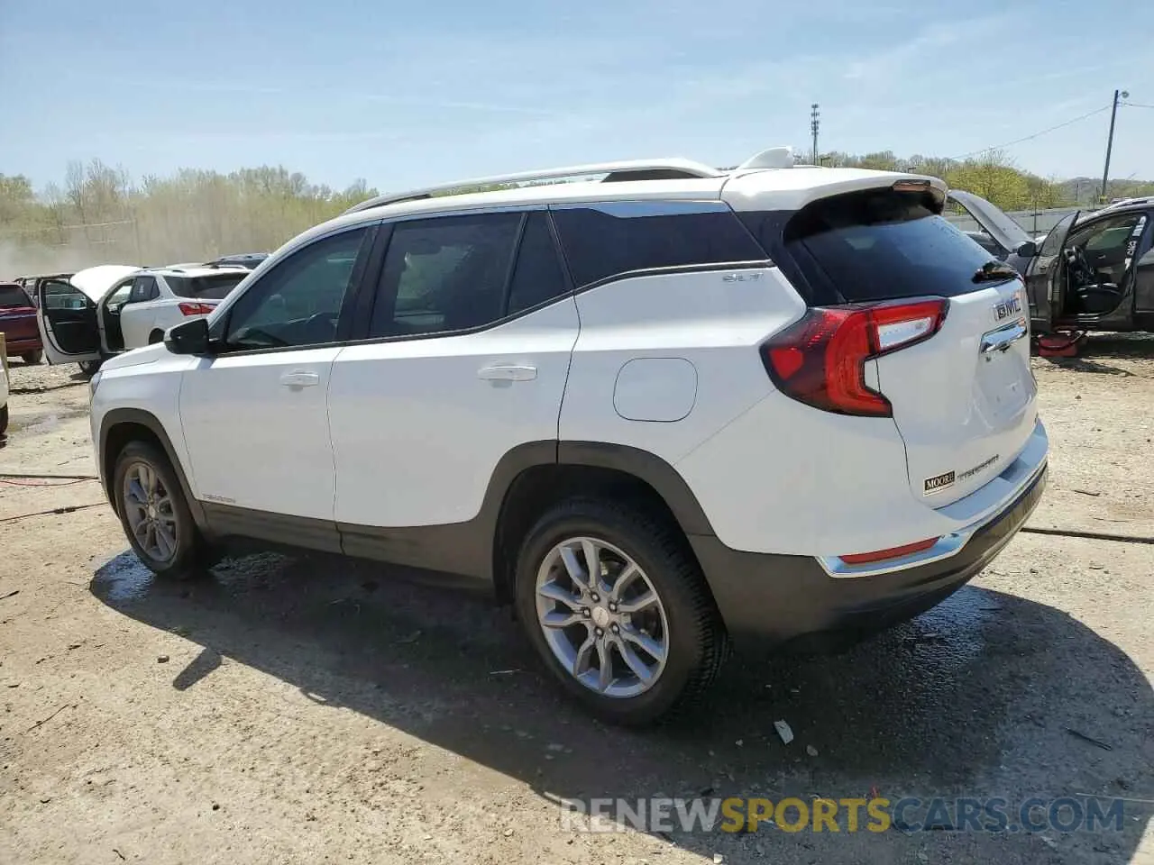 2 fotografías del automóvil dañado 3GKALVEV0NL105908 GMC TERRAIN 2022