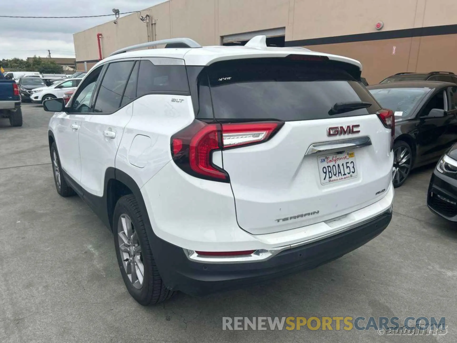 2 fotografías del automóvil dañado 3GKALVEV1NL149285 GMC TERRAIN 2022