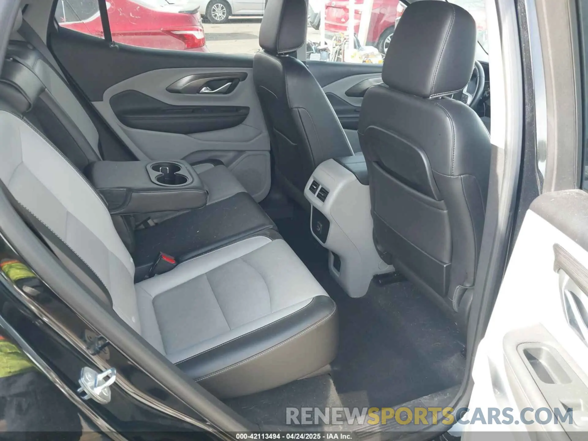 8 fotografías del automóvil dañado 3GKALVEV5NL110604 GMC TERRAIN 2022