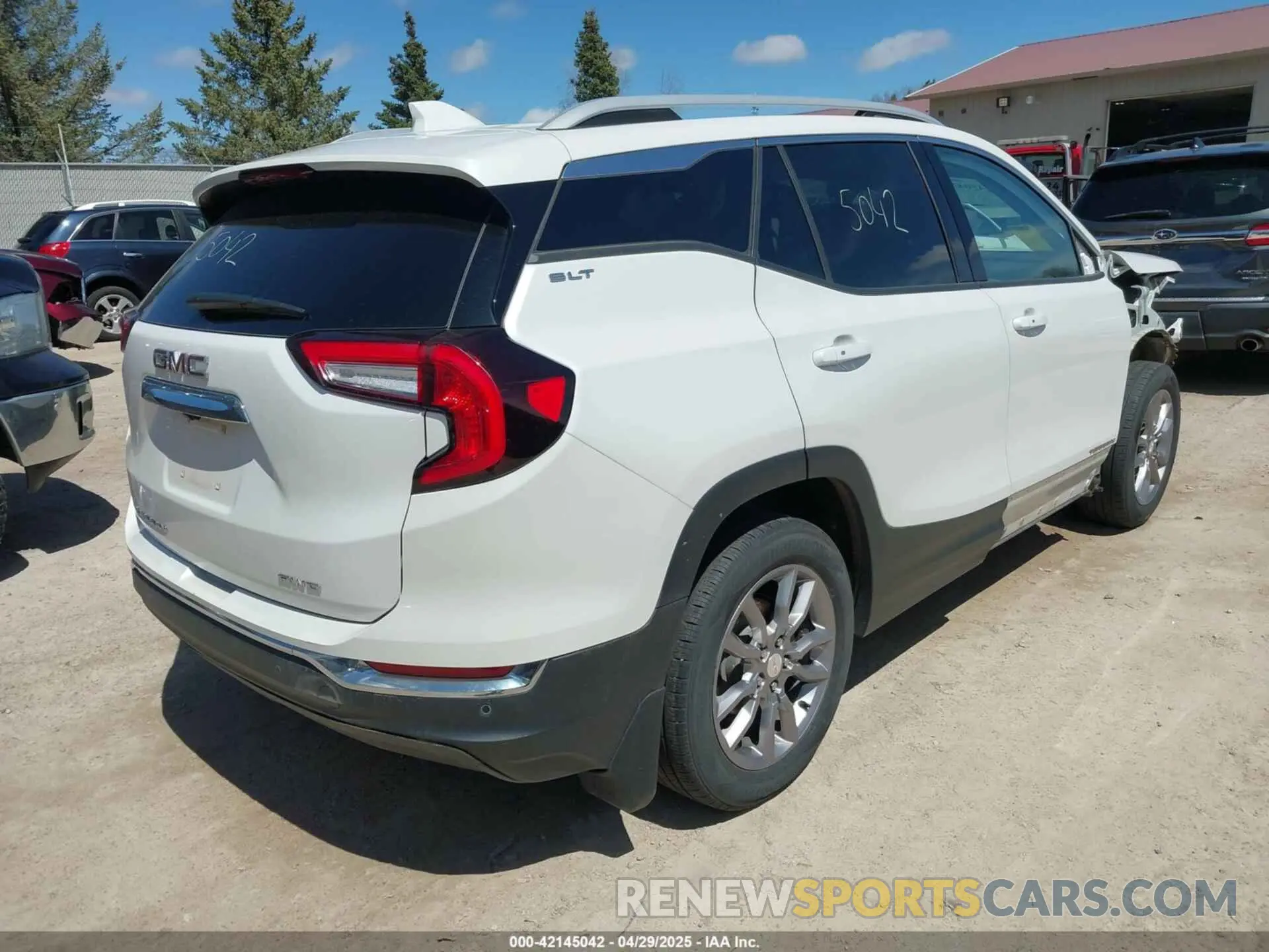 4 fotografías del automóvil dañado 3GKALVEV5NL125040 GMC TERRAIN 2022