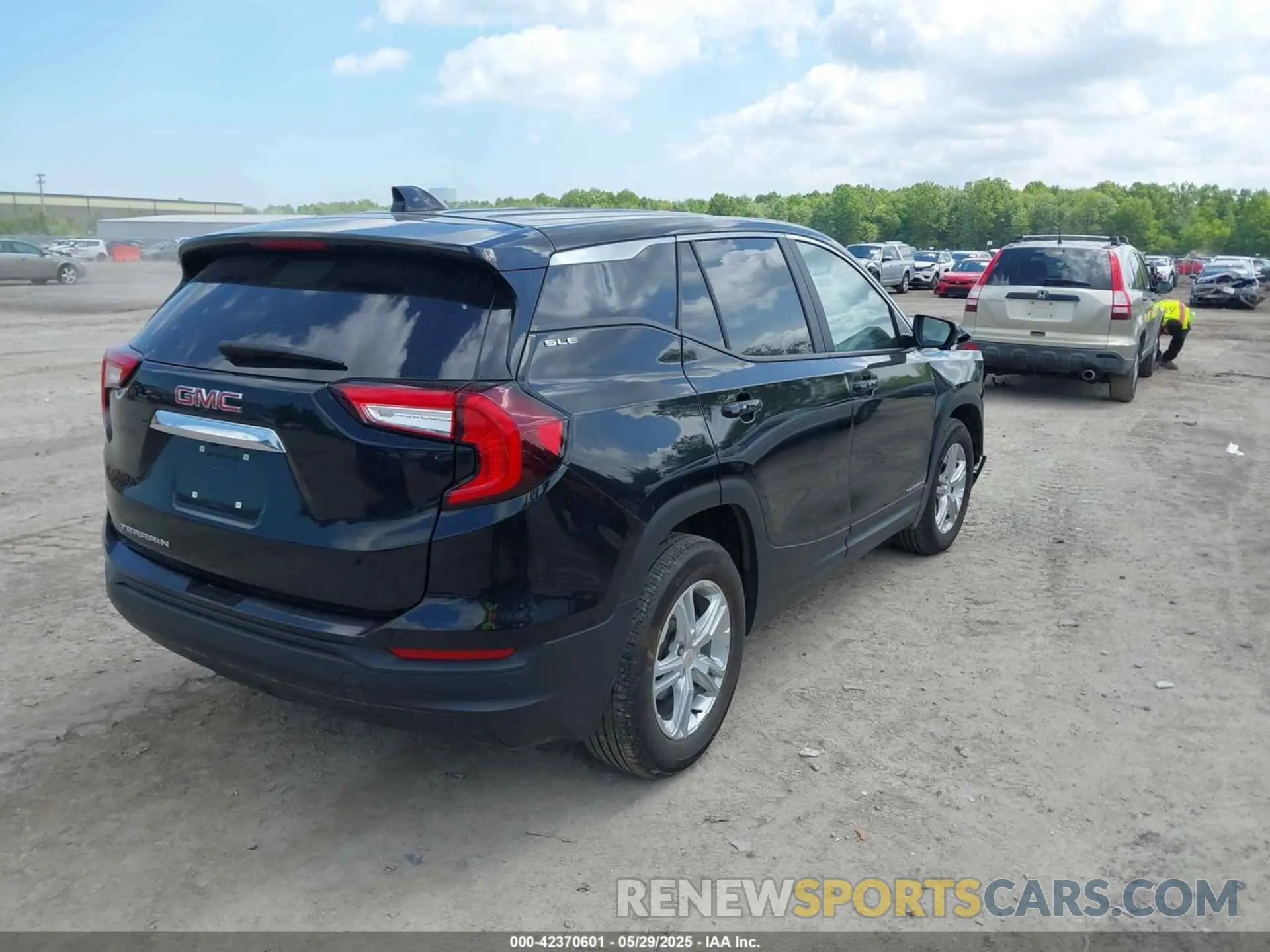 4 fotografías del automóvil dañado 3GKALMEG0PL137708 GMC TERRAIN 2023