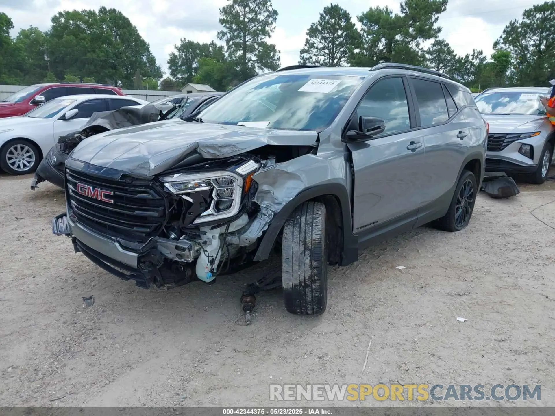 2 fotografías del automóvil dañado 3GKALMEG3PL156883 GMC TERRAIN 2023