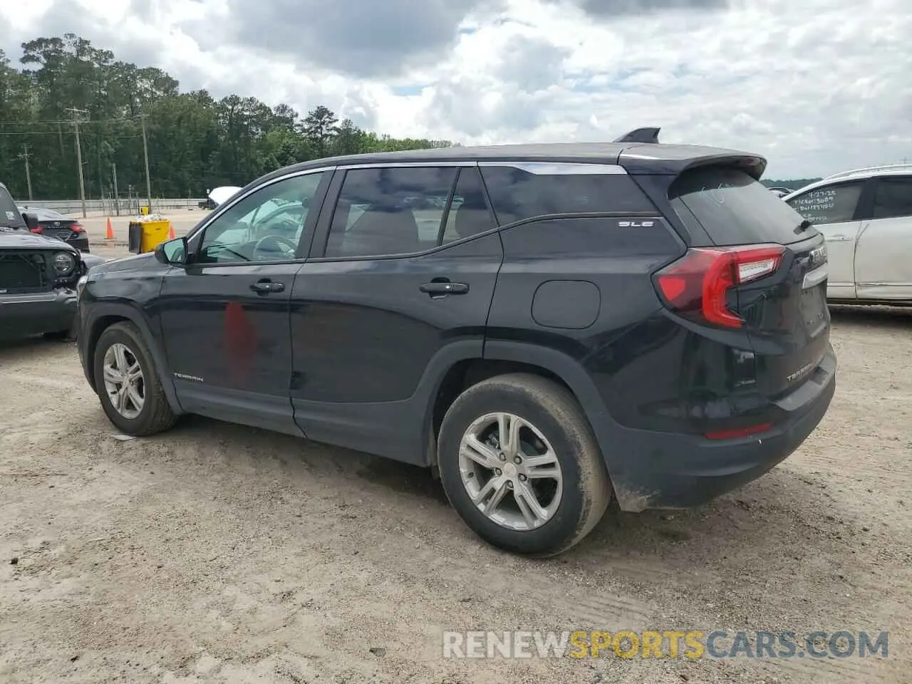 2 fotografías del automóvil dañado 3GKALMEGXPL242109 GMC TERRAIN 2023