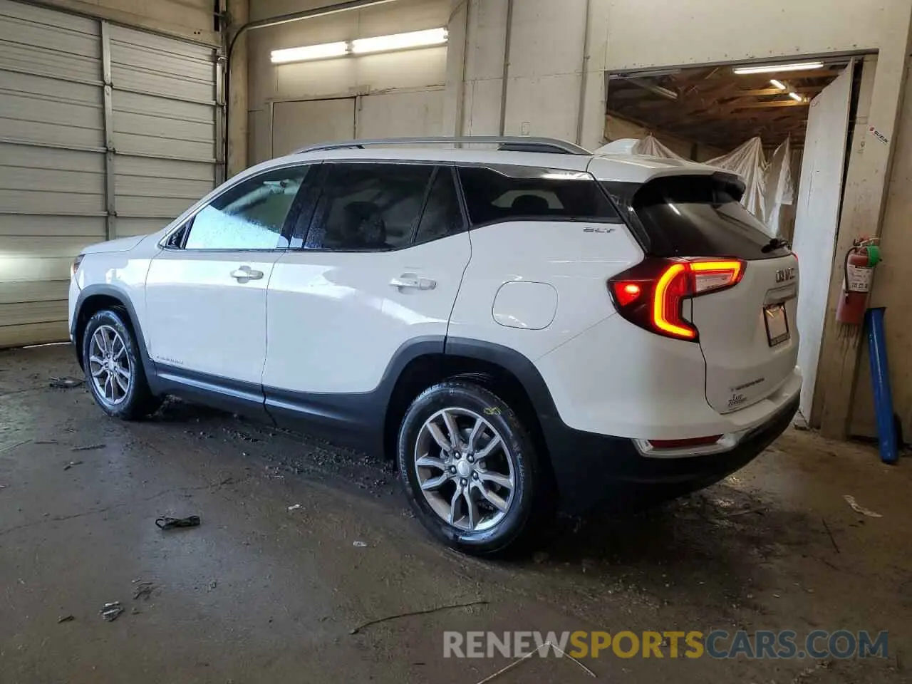2 fotografías del automóvil dañado 3GKALPEG1PL200123 GMC TERRAIN 2023