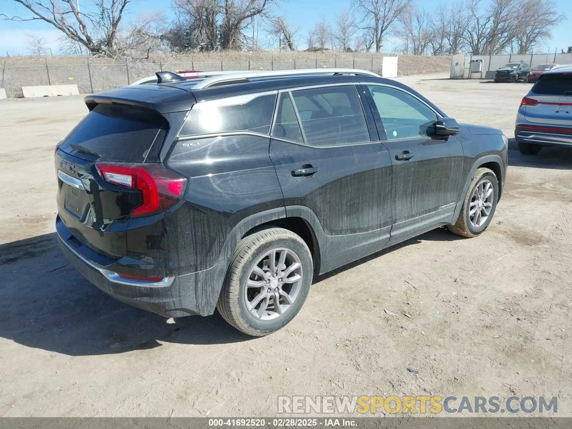 4 fotografías del automóvil dañado 3GKALPEG2PL141602 GMC TERRAIN 2023