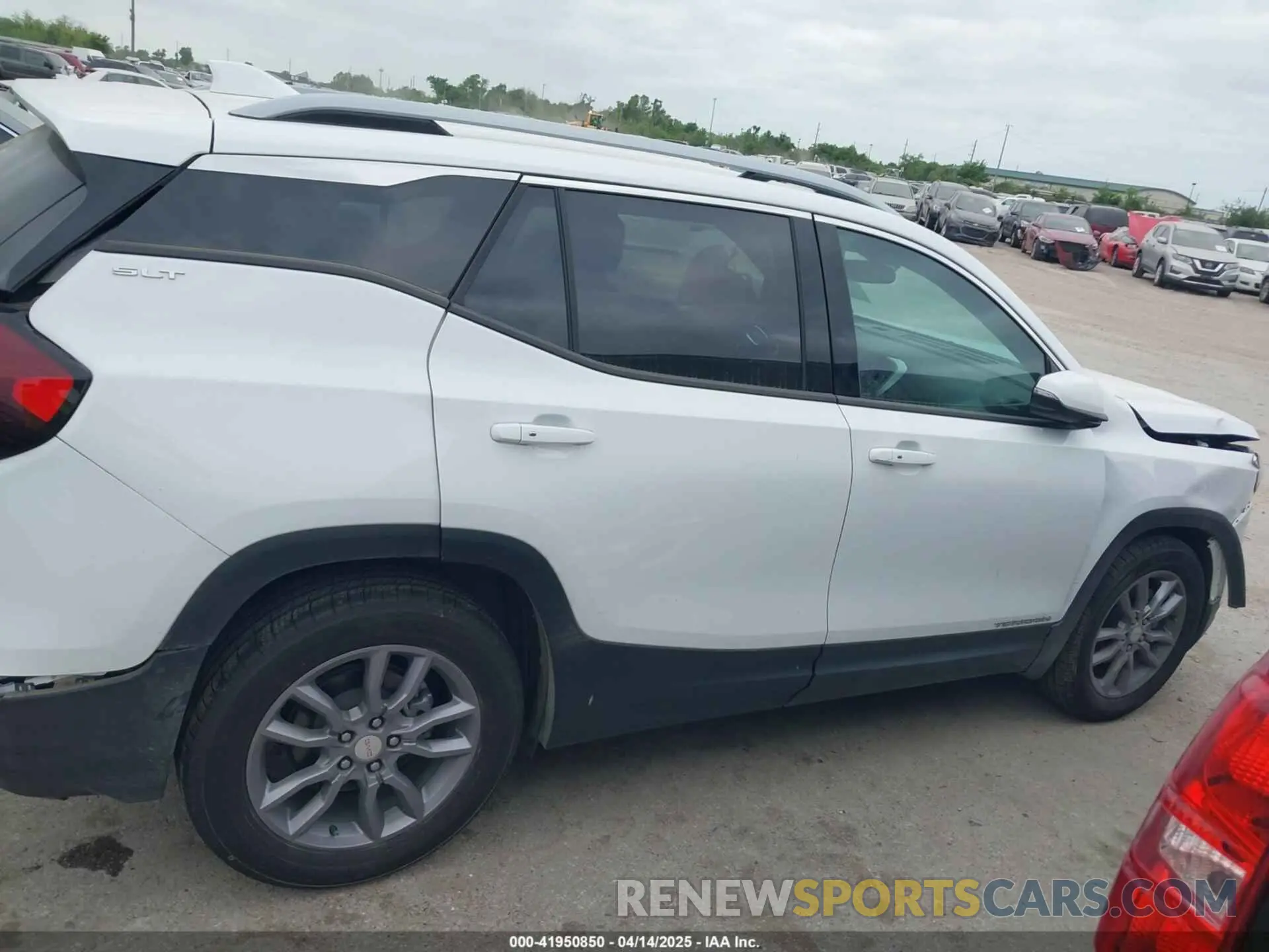 13 fotografías del automóvil dañado 3GKALPEG2PL259052 GMC TERRAIN 2023