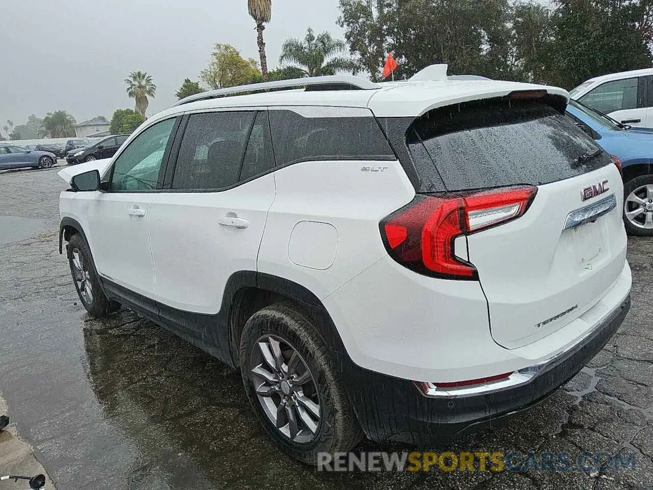 2 fotografías del automóvil dañado 3GKALPEG8PL137764 GMC TERRAIN 2023