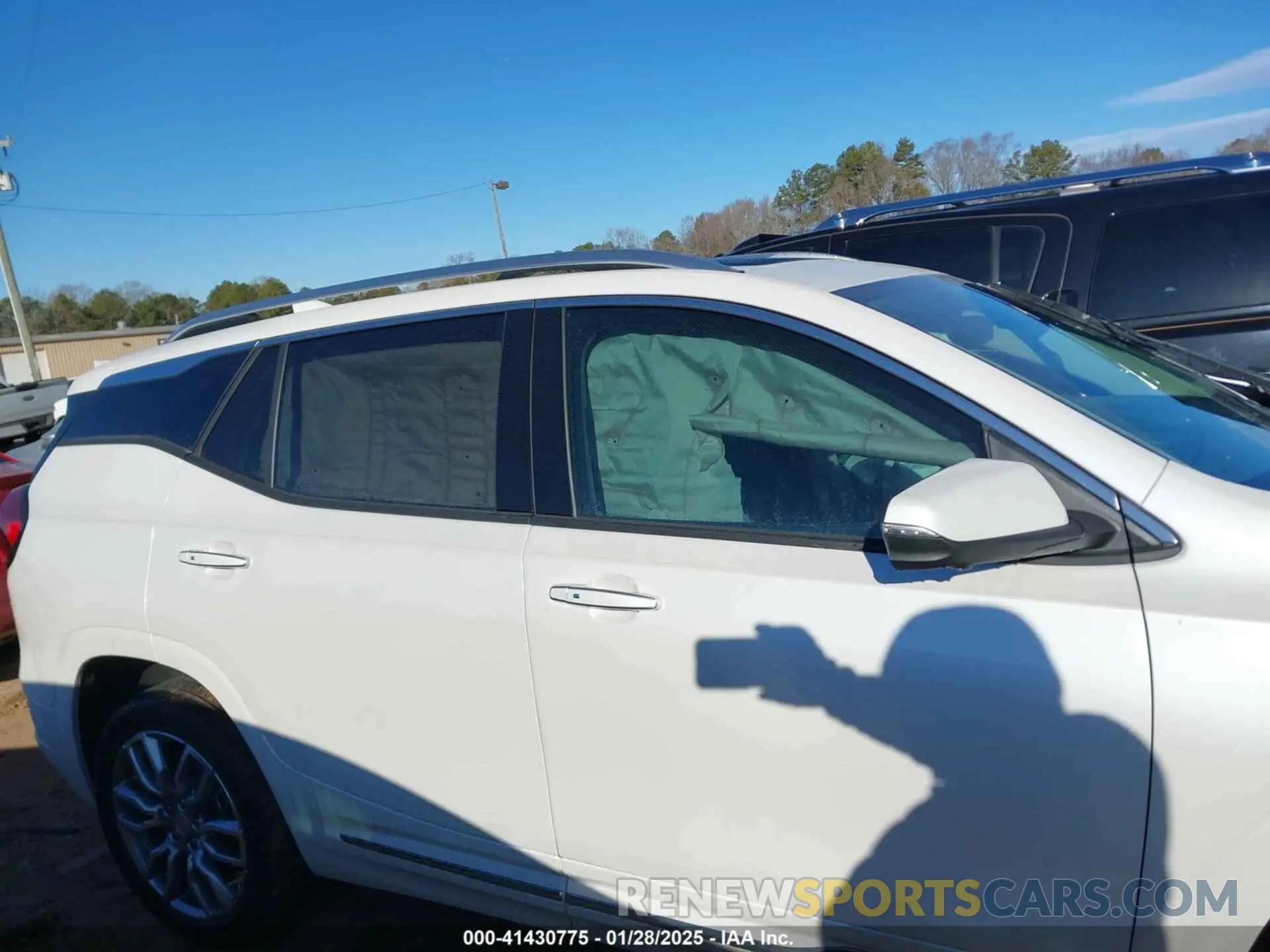 13 fotografías del automóvil dañado 3GKALXEG5PL103720 GMC TERRAIN 2023