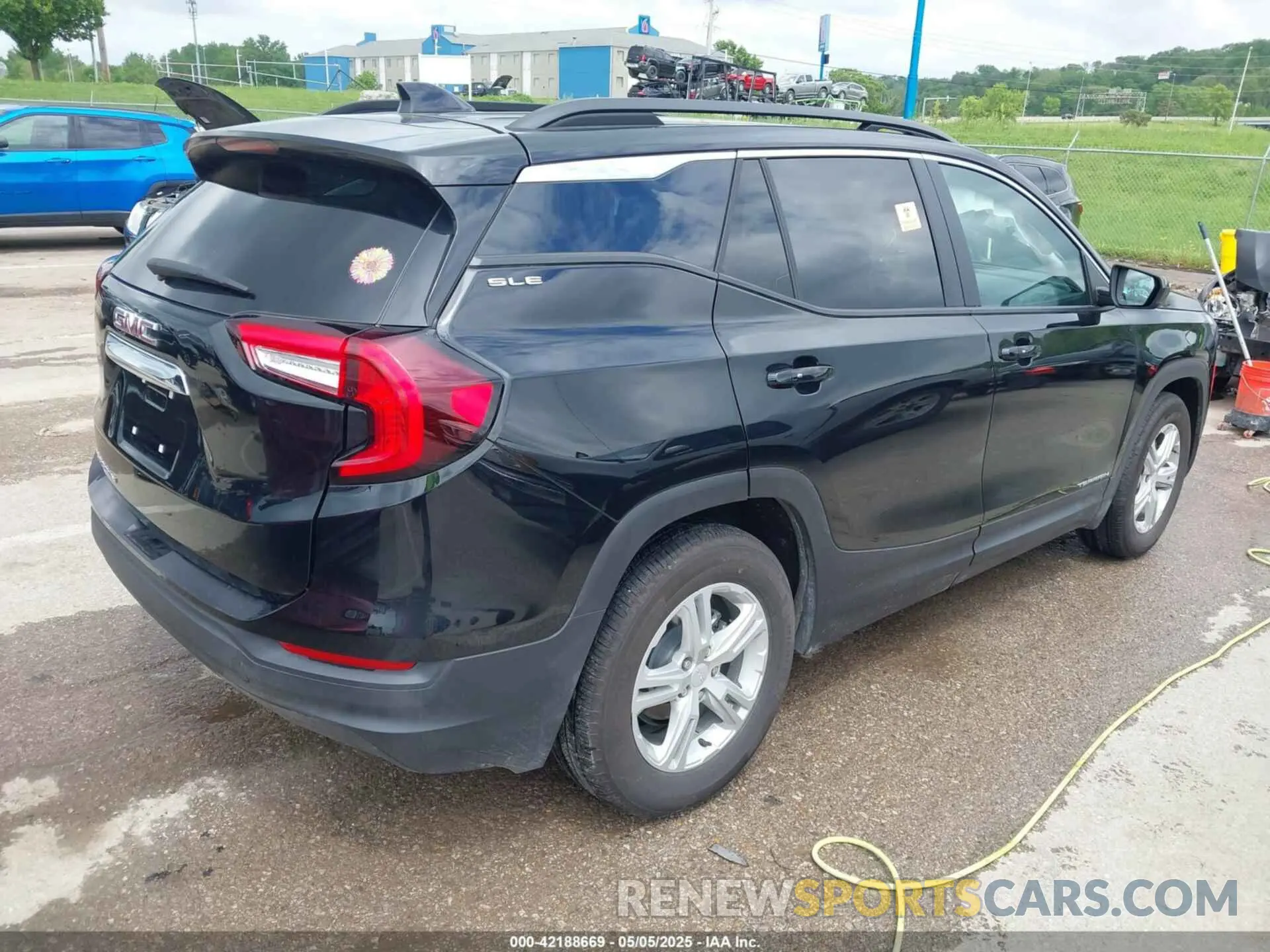 4 fotografías del automóvil dañado 3GKALMEG0RL400735 GMC TERRAIN 2024