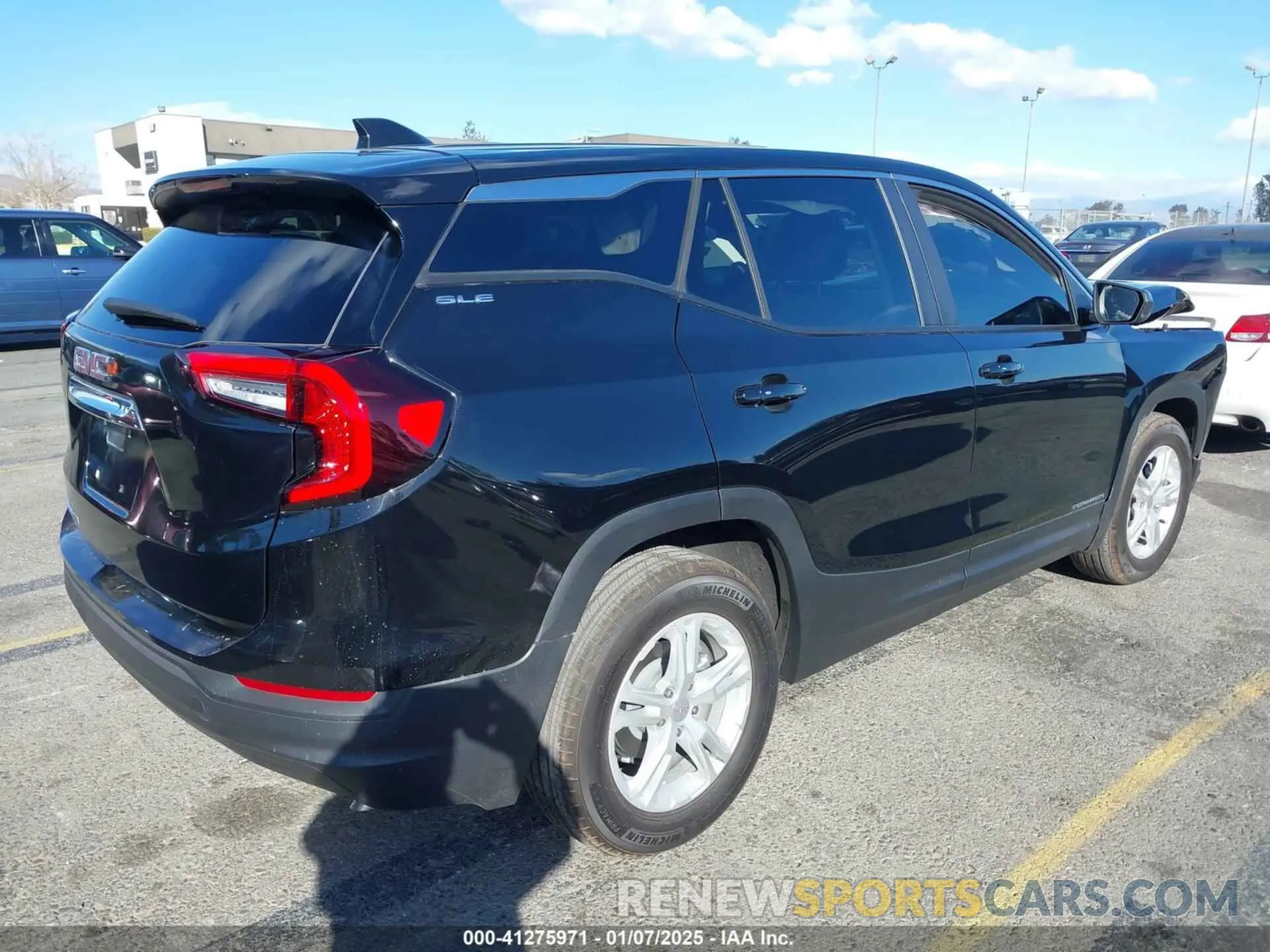 4 fotografías del automóvil dañado 3GKALMEG2RL375353 GMC TERRAIN 2024
