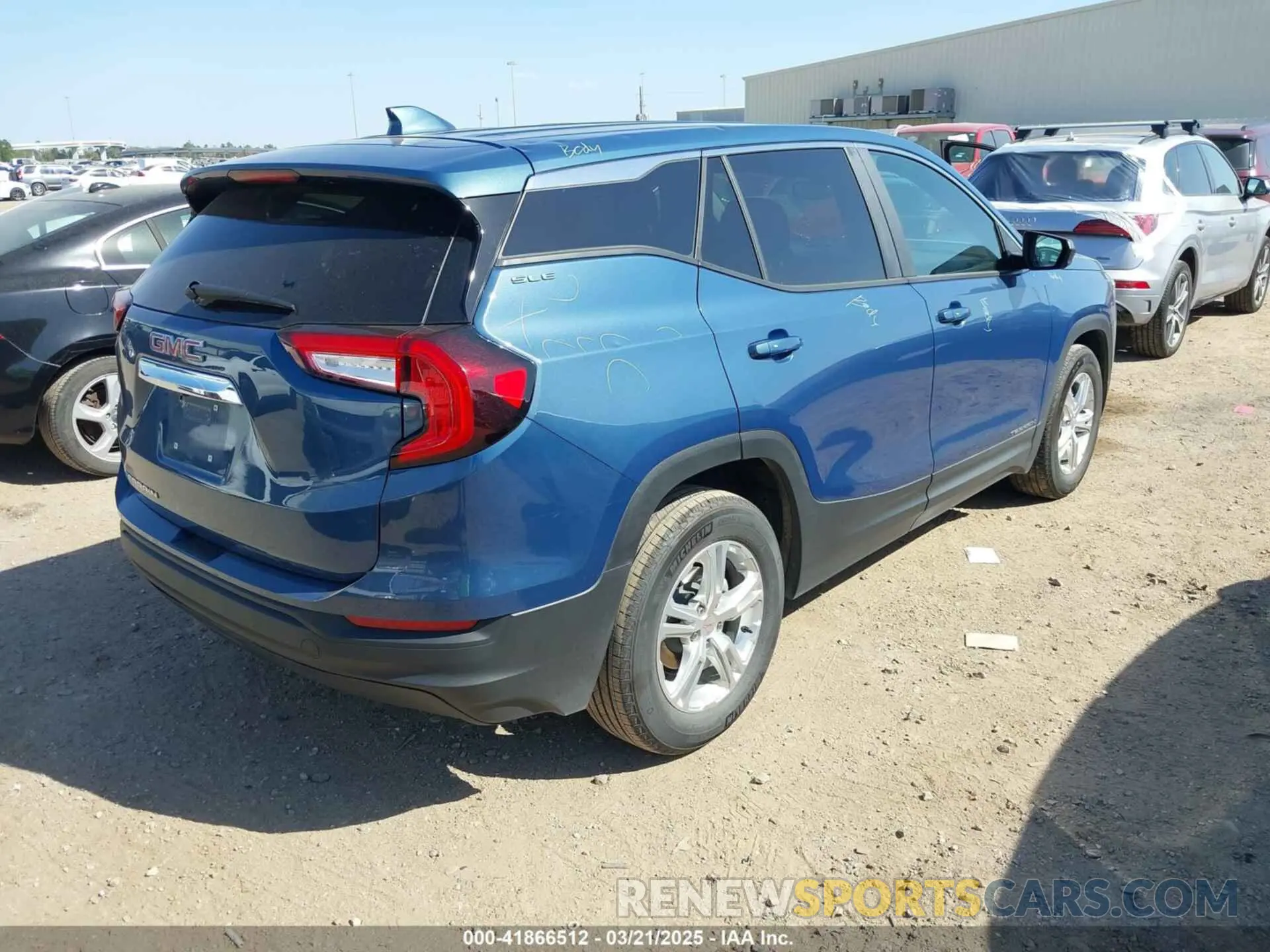 4 fotografías del automóvil dañado 3GKALMEG4RL338241 GMC TERRAIN 2024