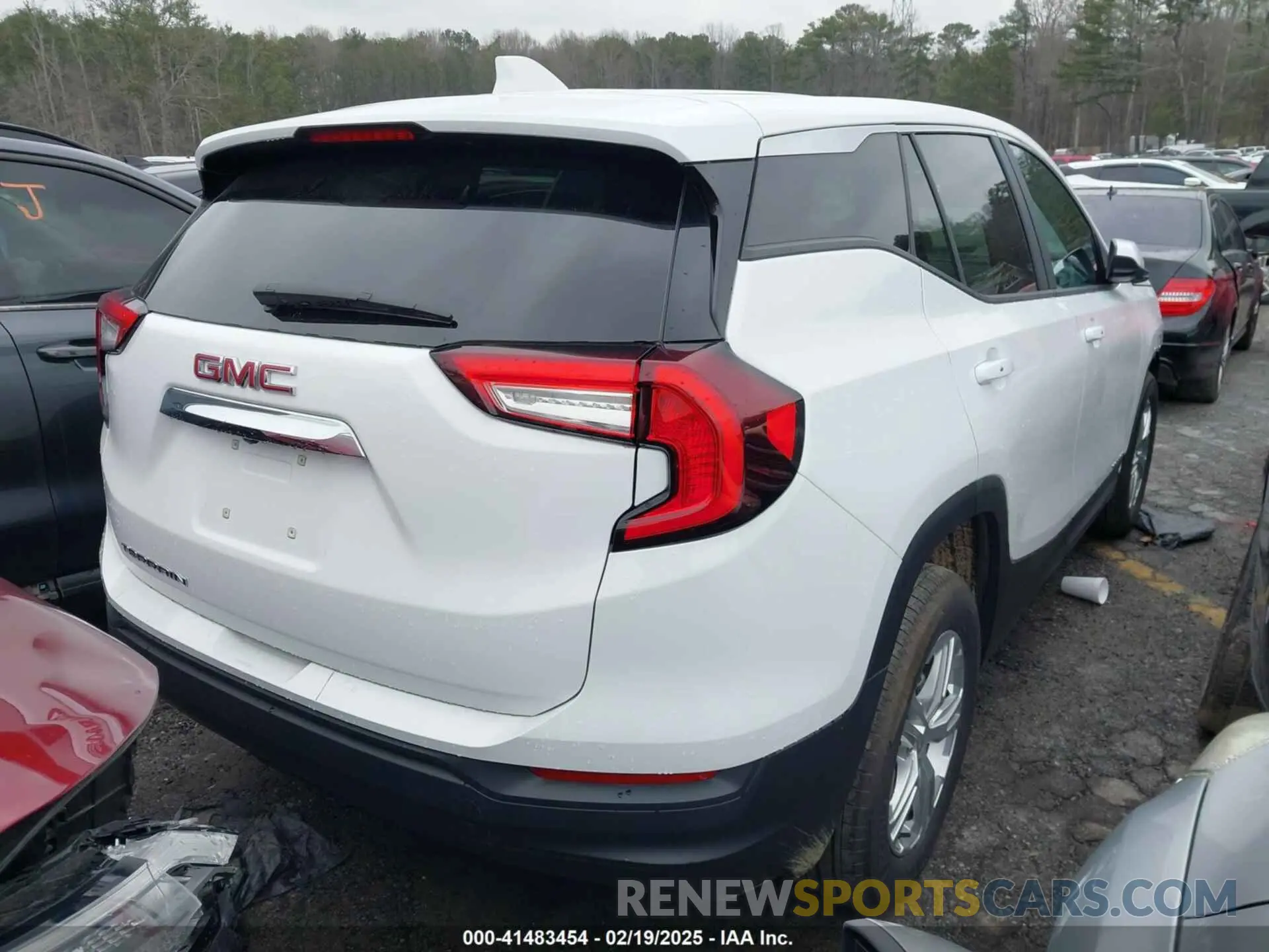 4 fotografías del automóvil dañado 3GKALMEG4RL373894 GMC TERRAIN 2024