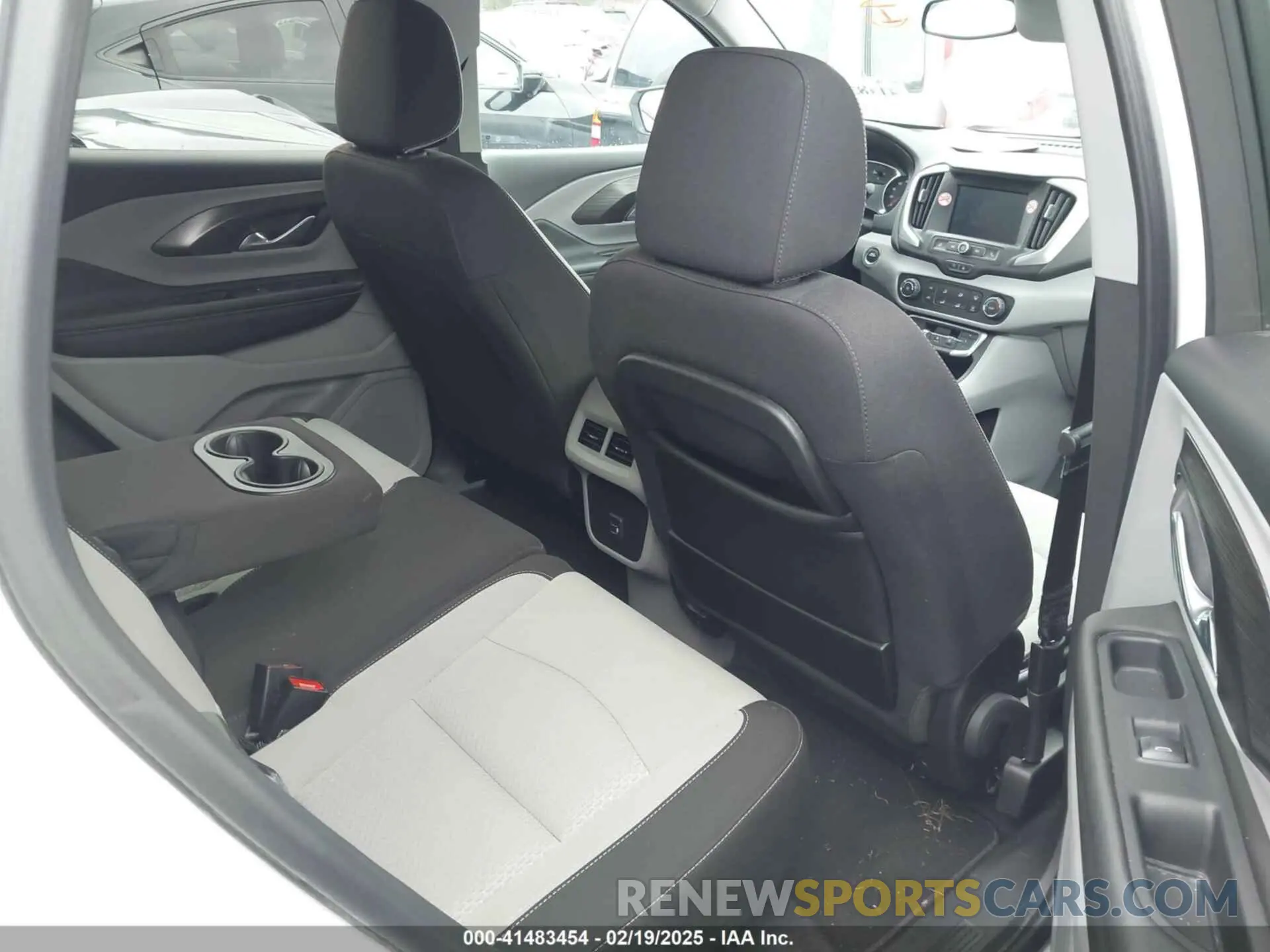 8 fotografías del automóvil dañado 3GKALMEG4RL373894 GMC TERRAIN 2024
