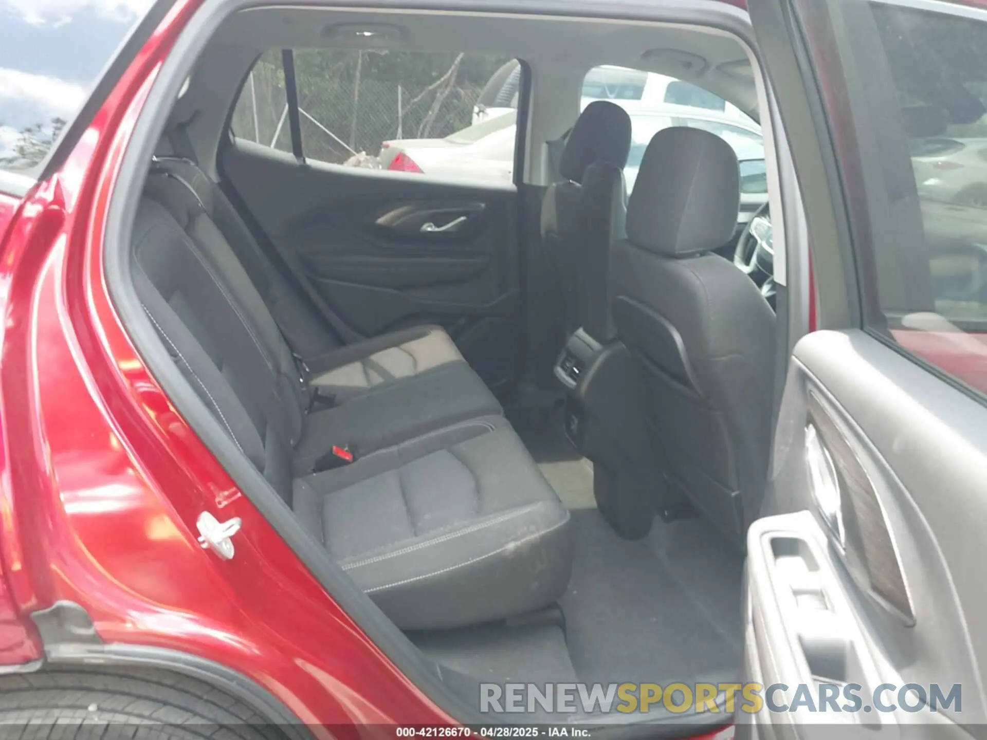 8 fotografías del automóvil dañado 3GKALMEG5RL152370 GMC TERRAIN 2024