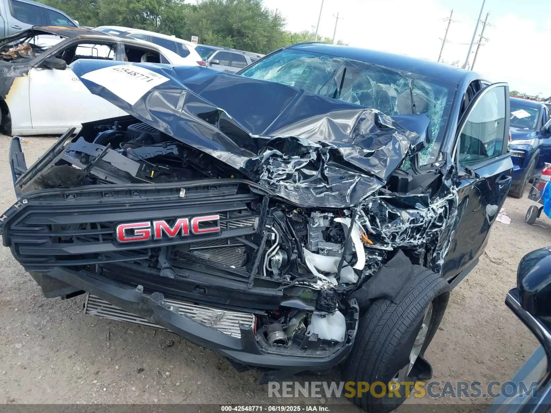 2 fotografías del automóvil dañado 3GKALMEG6RL364145 GMC TERRAIN 2024