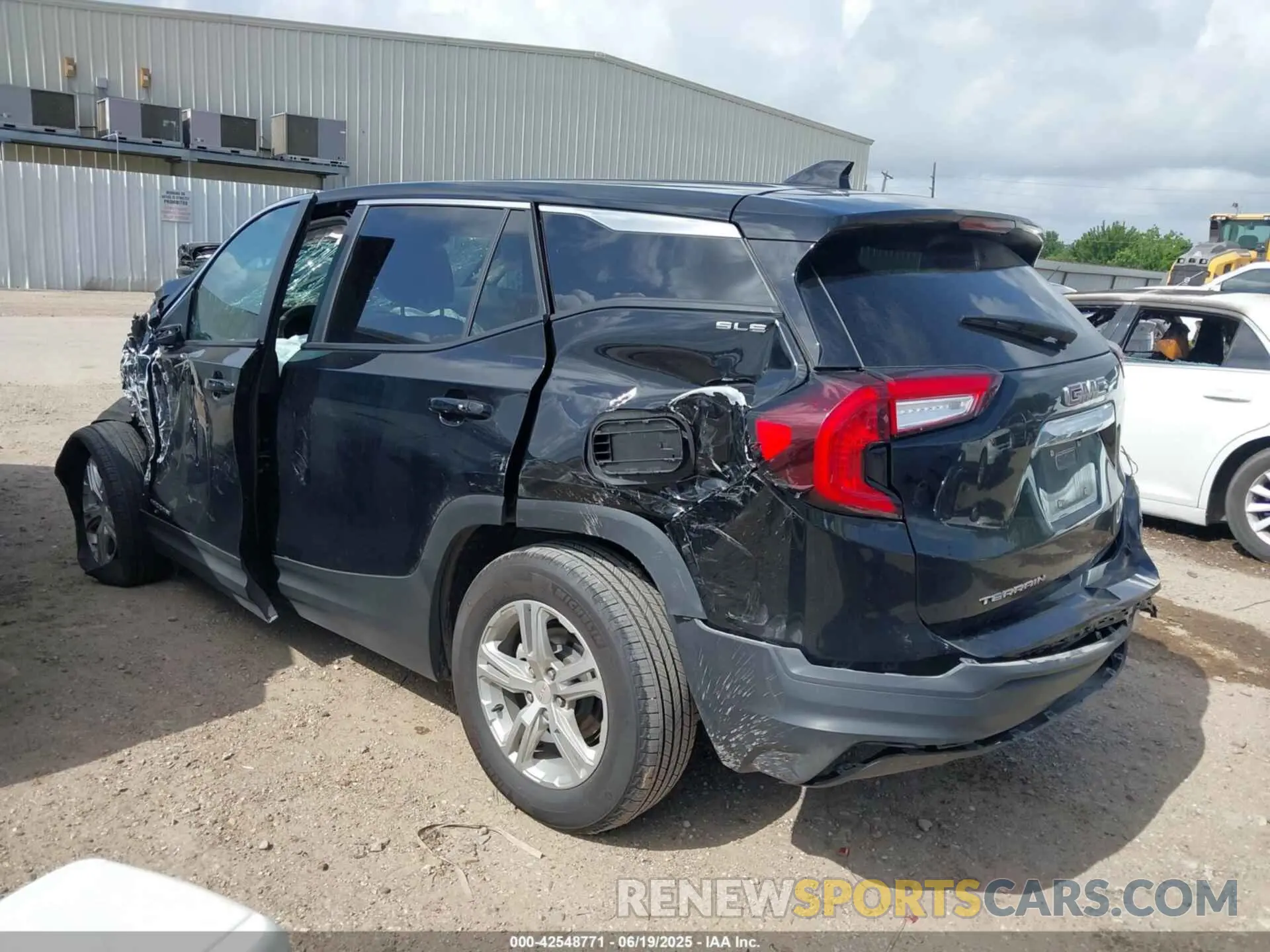 3 fotografías del automóvil dañado 3GKALMEG6RL364145 GMC TERRAIN 2024