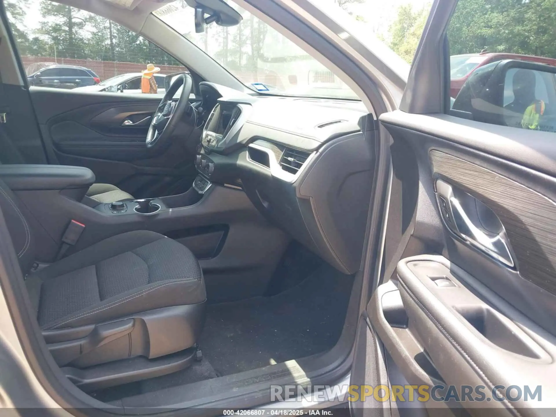 5 fotografías del automóvil dañado 3GKALMEG9RL383045 GMC TERRAIN 2024