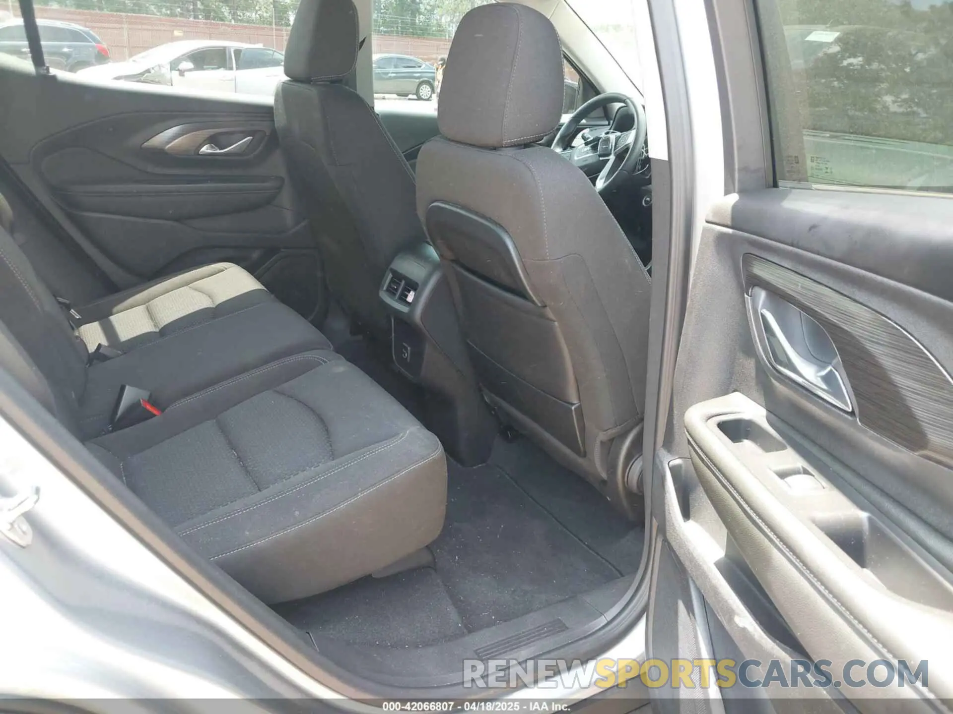 8 fotografías del automóvil dañado 3GKALMEG9RL383045 GMC TERRAIN 2024