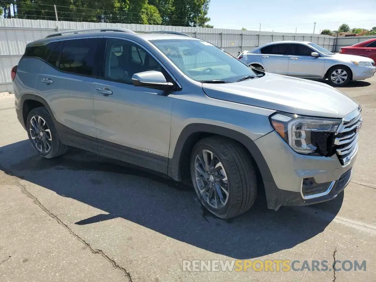 4 fotografías del automóvil dañado 3GKALPEG8RL401553 GMC TERRAIN 2024