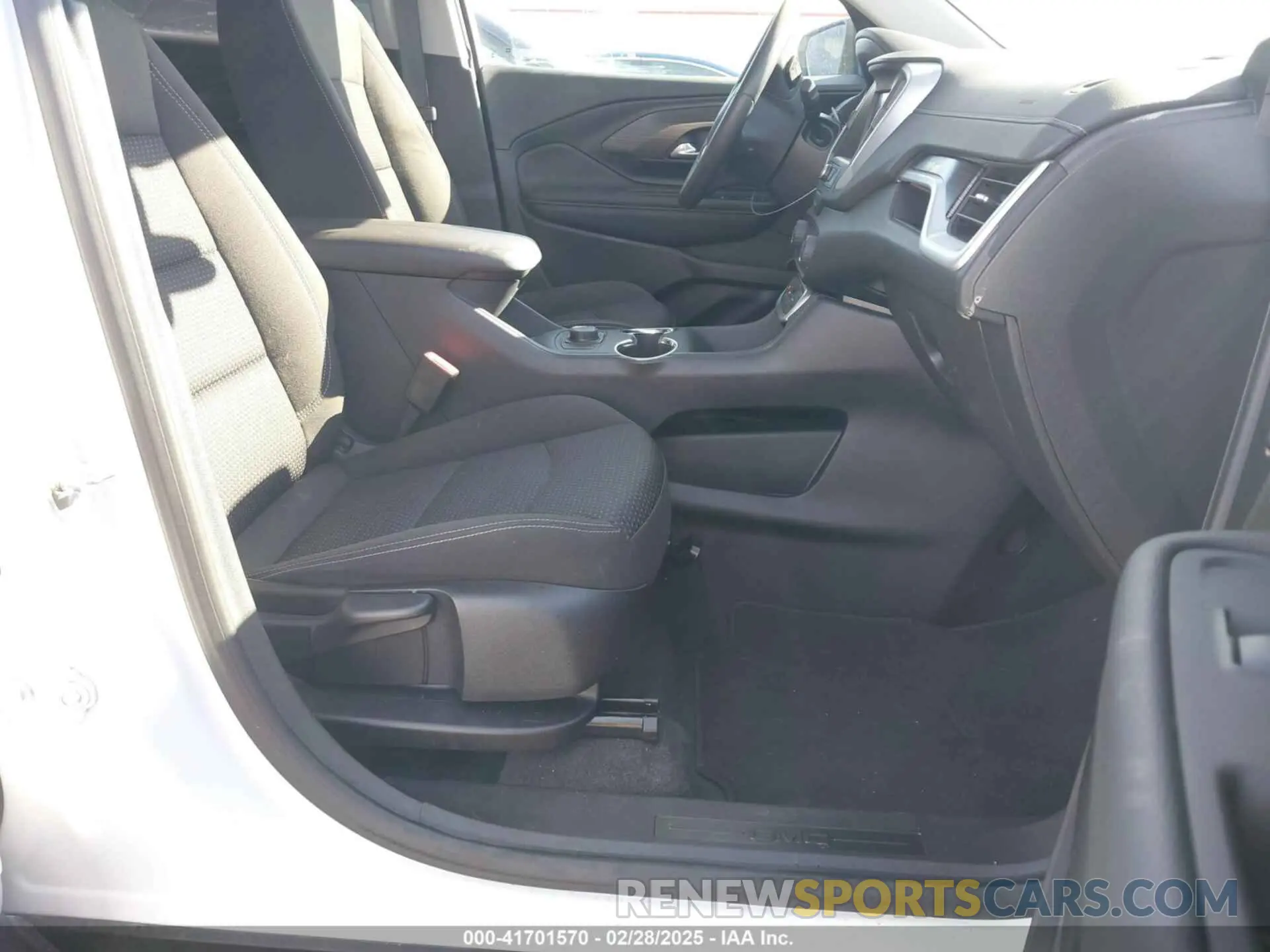 5 fotografías del automóvil dañado 3GKALTEG4RL341456 GMC TERRAIN 2024