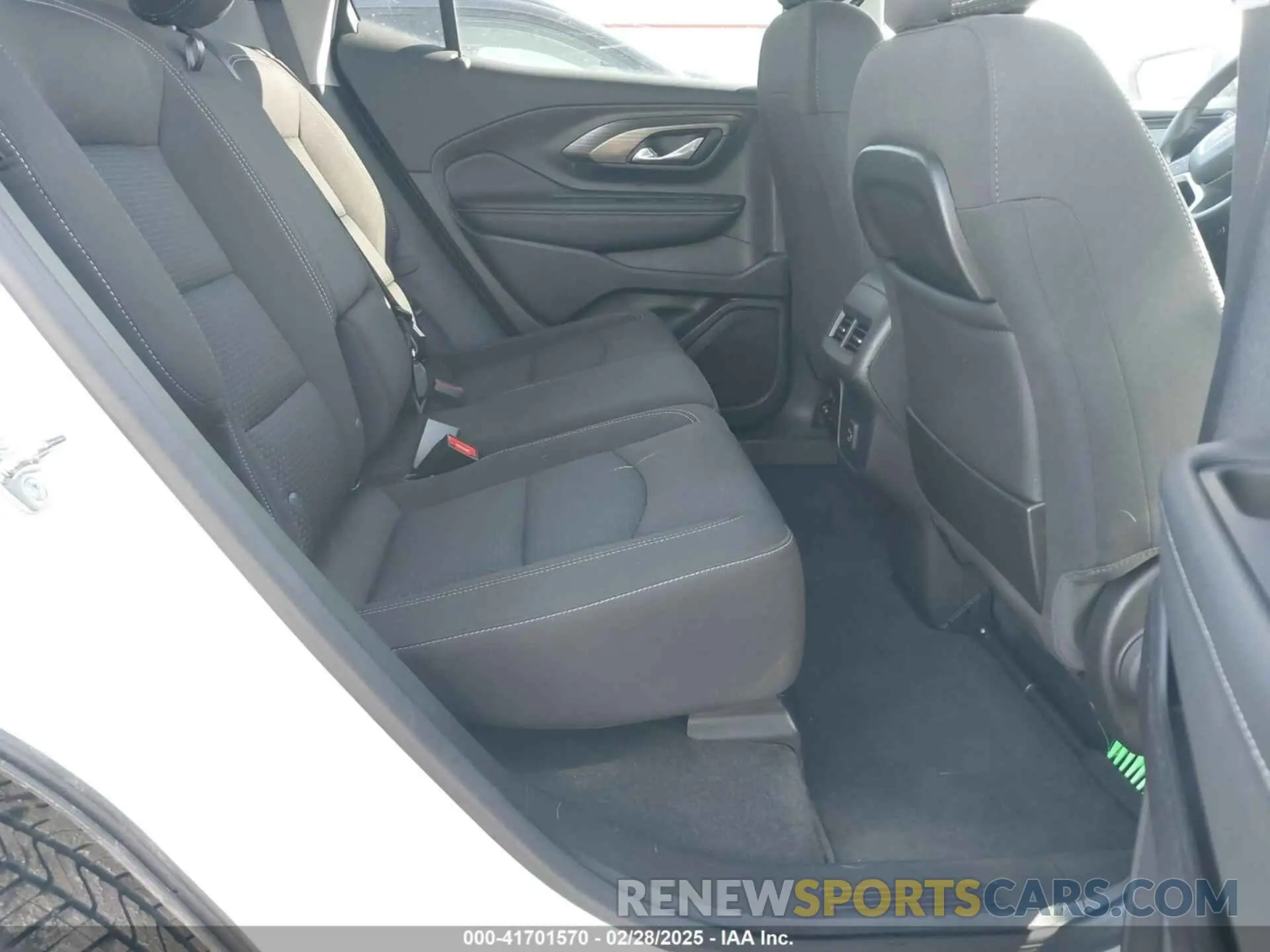 8 fotografías del automóvil dañado 3GKALTEG4RL341456 GMC TERRAIN 2024