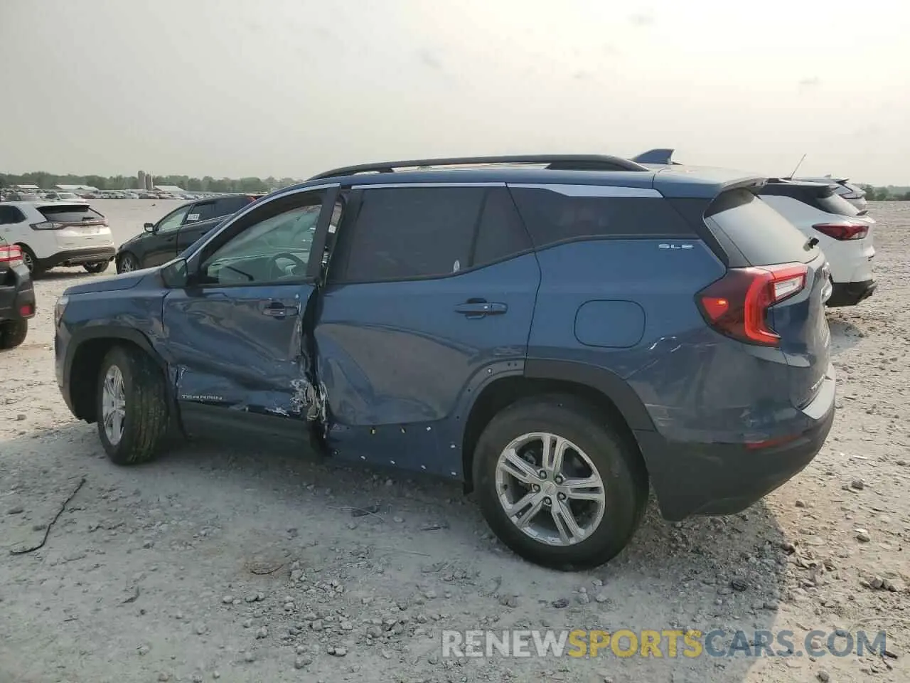2 fotografías del automóvil dañado 3GKALTEG8RL303034 GMC TERRAIN 2024