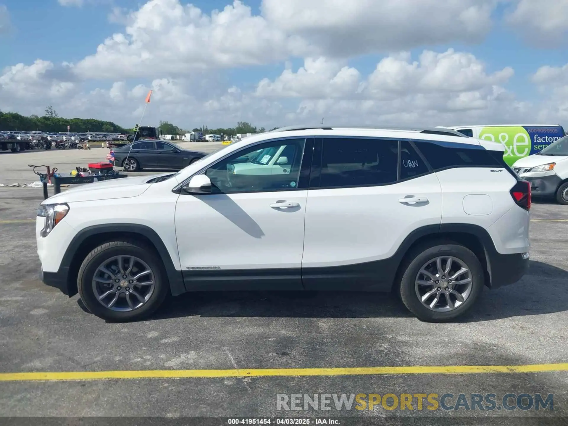 14 fotografías del automóvil dañado 3GKALVEG2RL279907 GMC TERRAIN 2024
