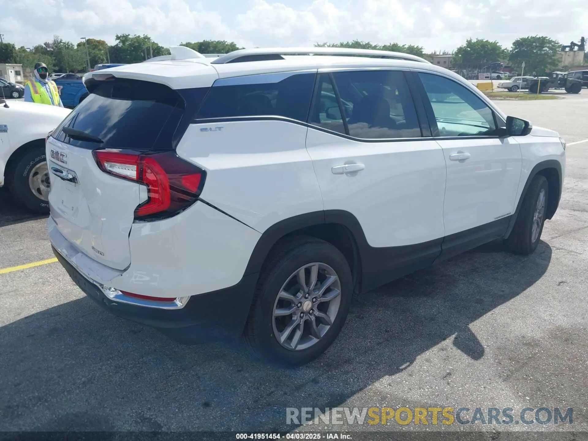 4 fotografías del automóvil dañado 3GKALVEG2RL279907 GMC TERRAIN 2024